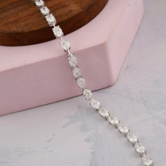 Armband mit einem natürlichen ovalen Diamanten von 9,05 Karat, Reinheit SI, Farbe GH, aus 18-karätigem Weißgold