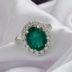 Zambian Emerald Gemstone Ring SI/H Diamond 18 Karat White Gold