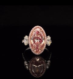 Gulabé, la bague « Jaipur Ring », halo de diamants sur mesure par Spectrum Jewels