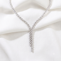Collar con un diamante en forma de corazón de 31,83 quilates, pureza SI y color GH, en oro blanco de 18 quilates