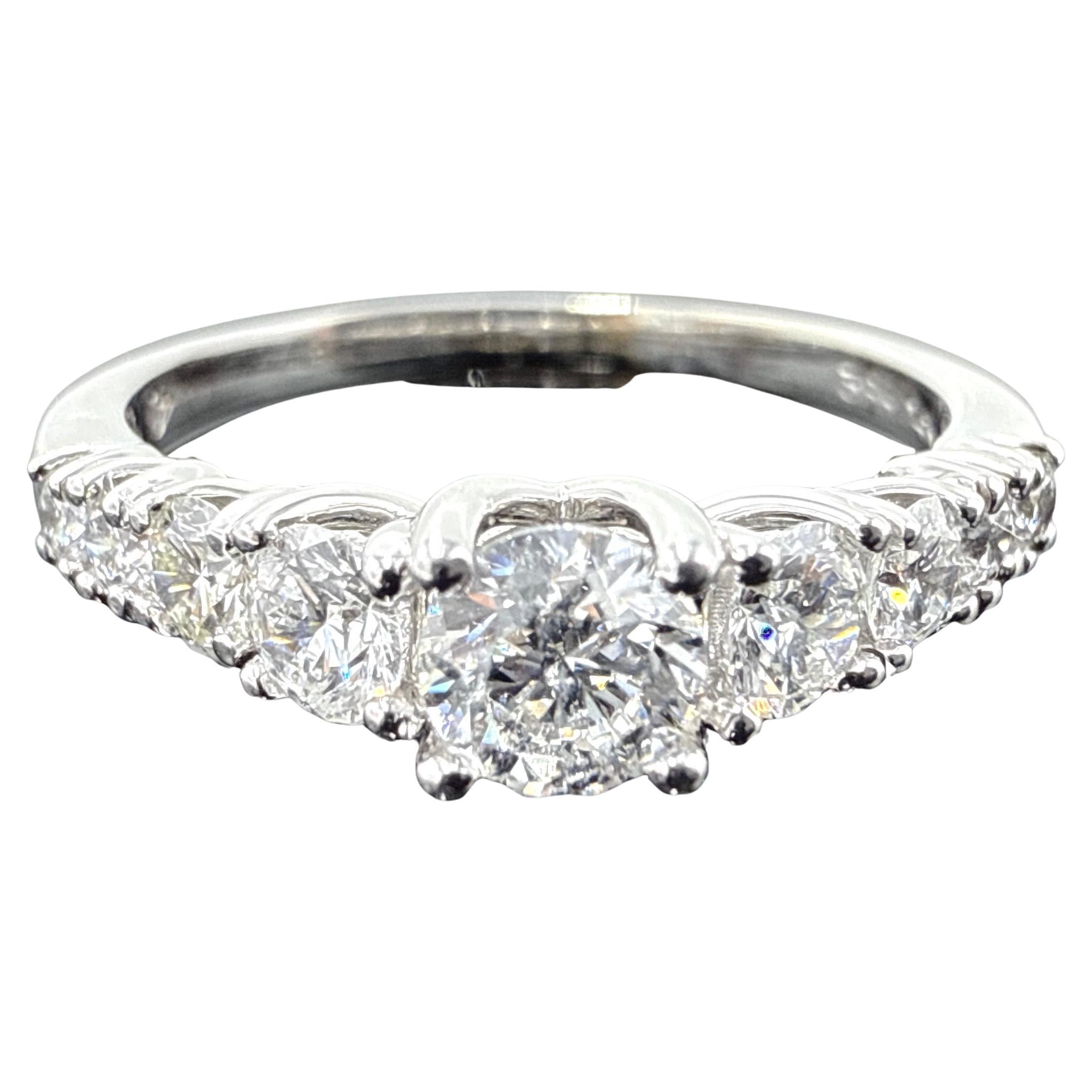 Bague en or blanc 14k à diamant naturel Lucida 1.03TCW en vente