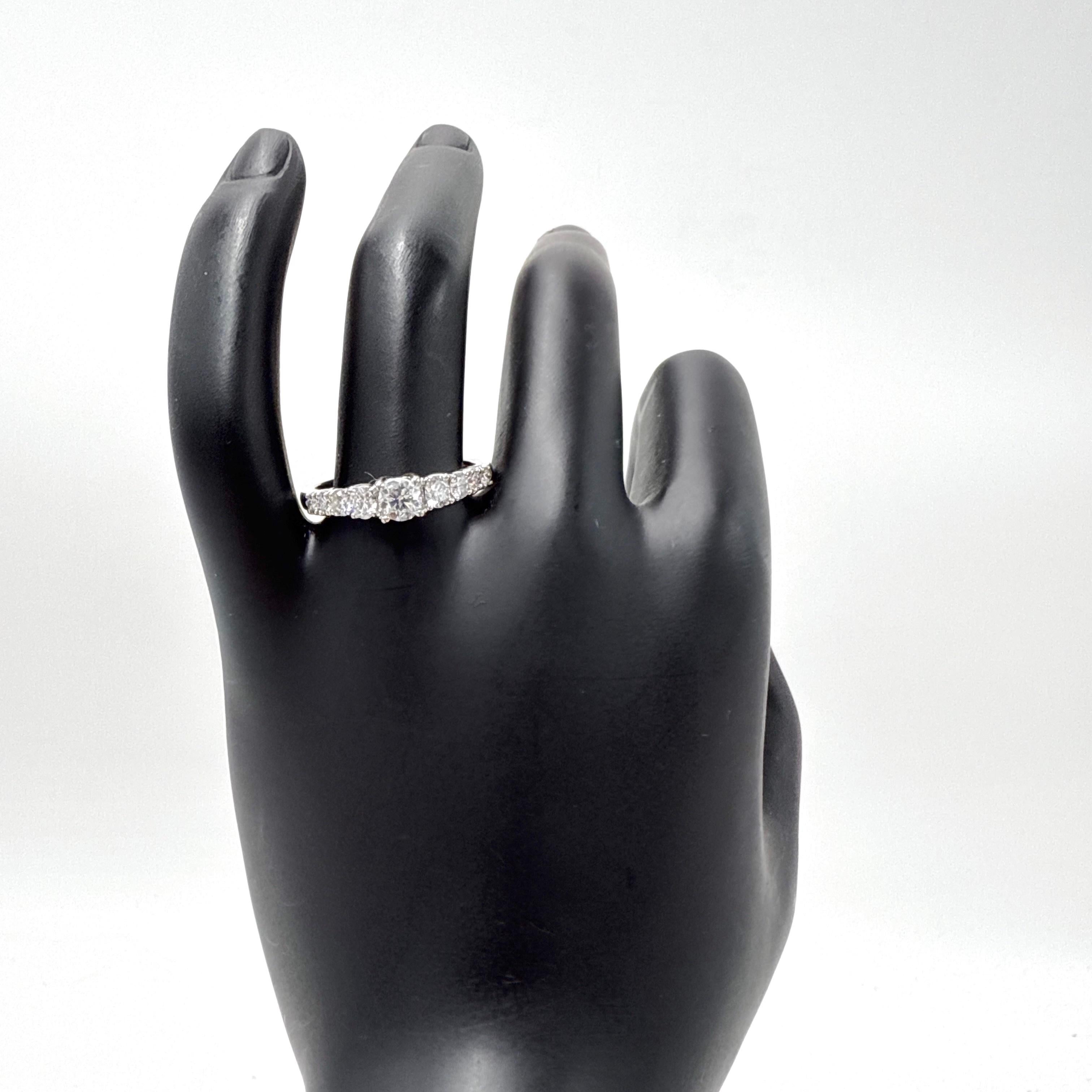 Bague en or blanc 14k à diamant naturel Lucida 1.03TCW Bon état - En vente à Victoria, BC