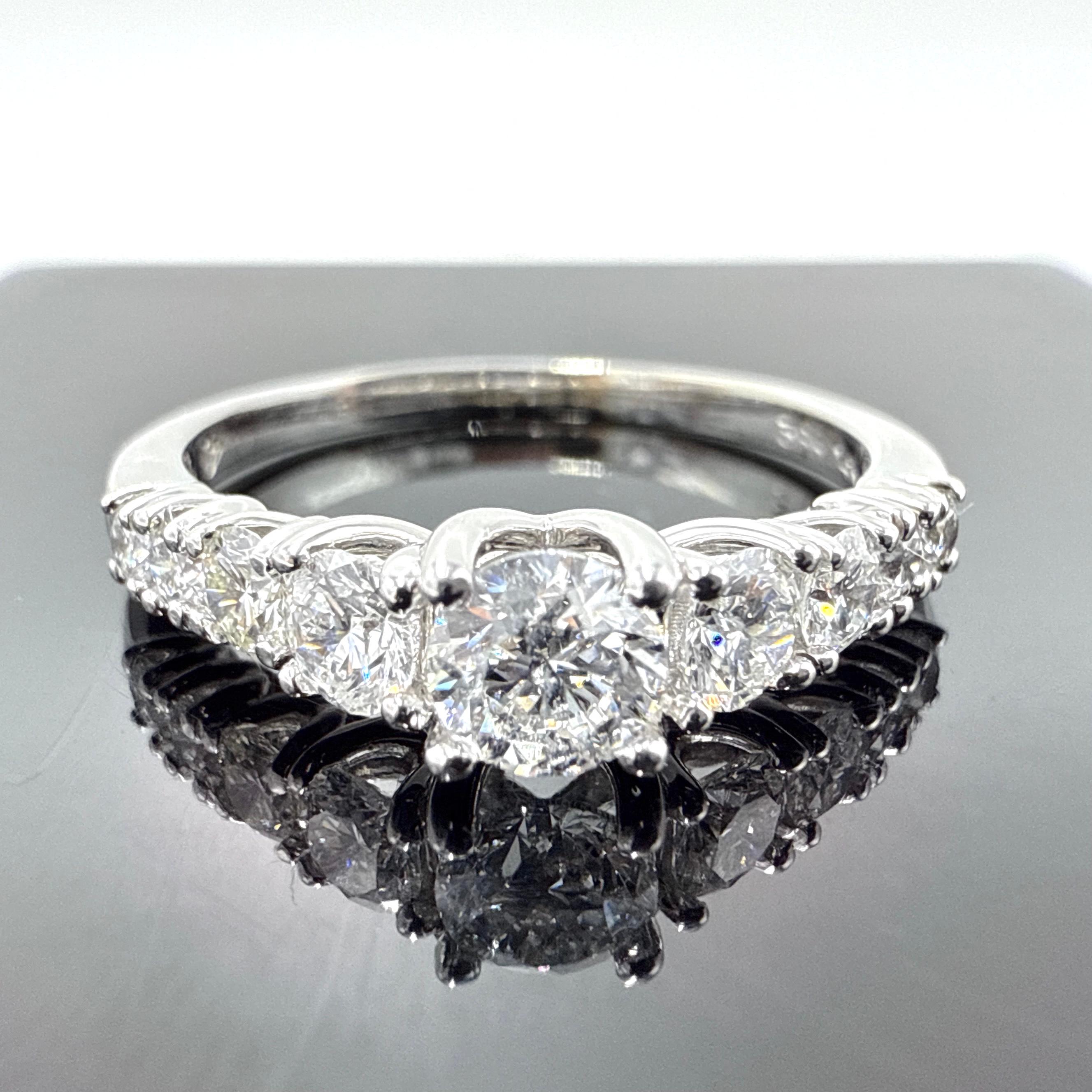 Bague en or blanc 14k à diamant naturel Lucida 1.03TCW en vente 1