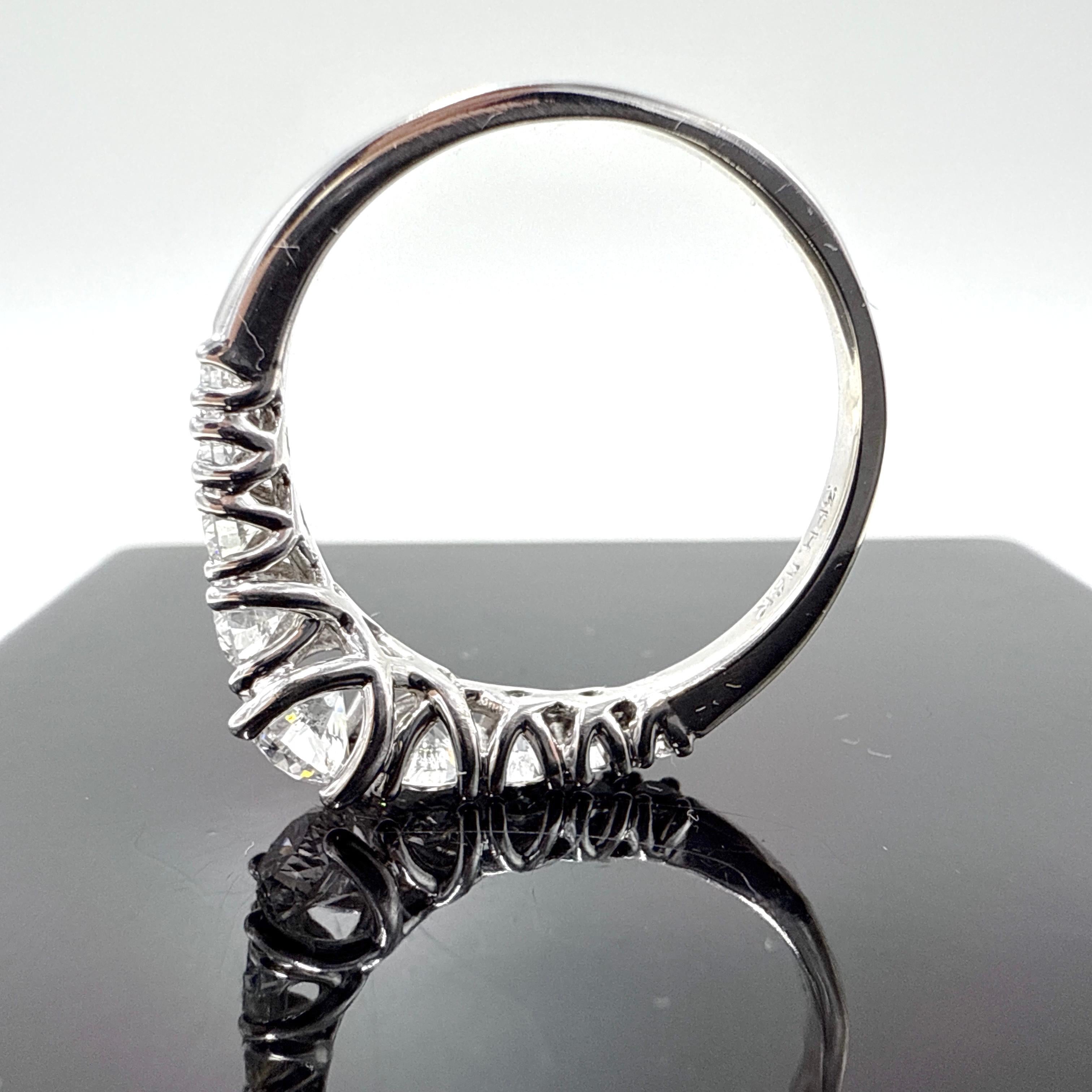 Bague en or blanc 14k à diamant naturel Lucida 1.03TCW en vente 4