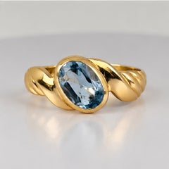Anello ovale in oro giallo 14 carati con acquamarina, 1980 circa