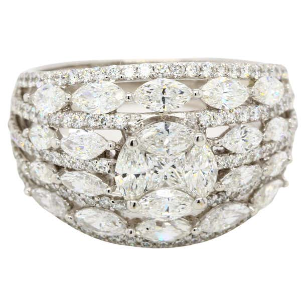 2.66 Carats Diamond Illusion Wedding Ring in 18 Karat Gold For Sale at