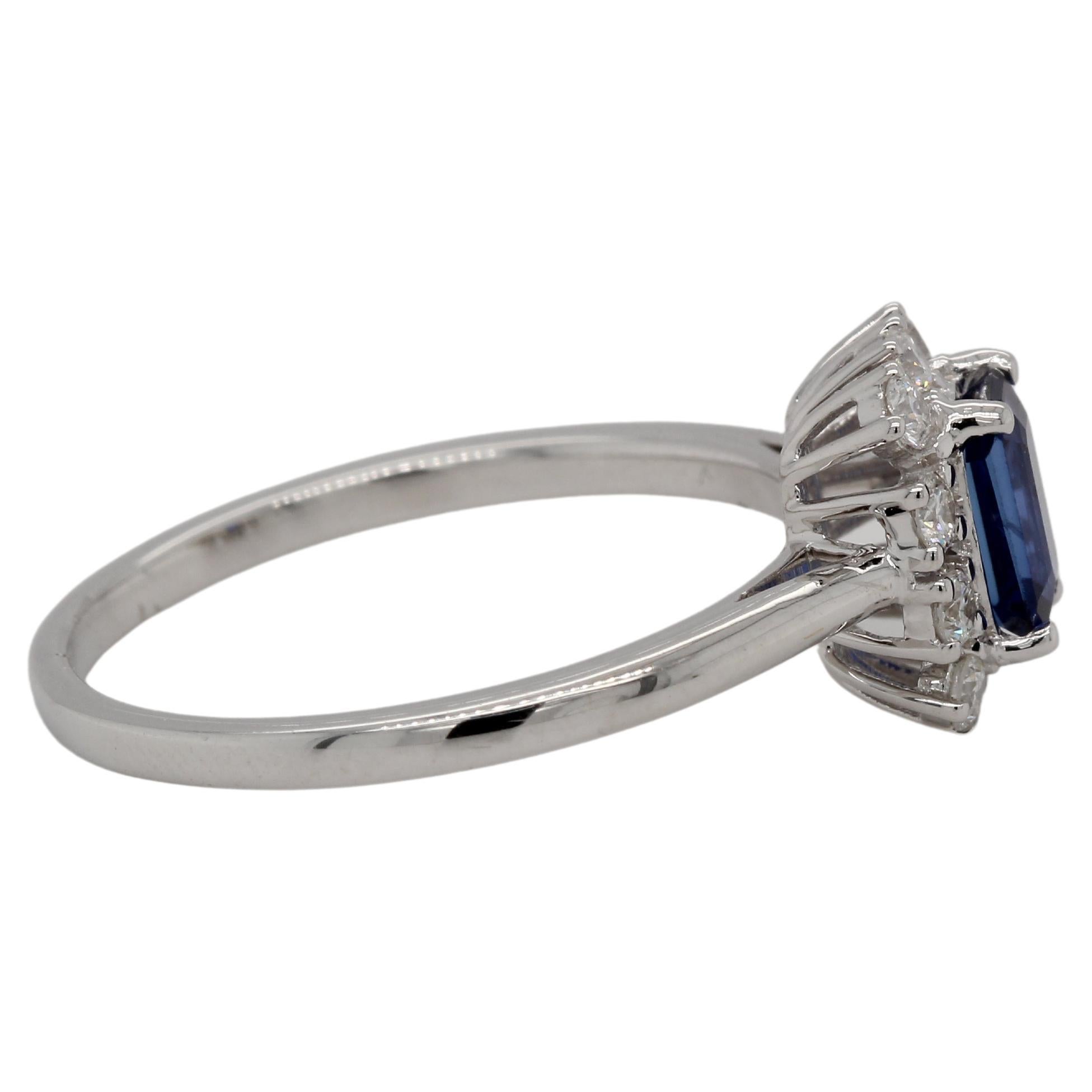 Diffusion Blue Sapphire and Diamond Ring in 18 Karat Gold For Sale 1