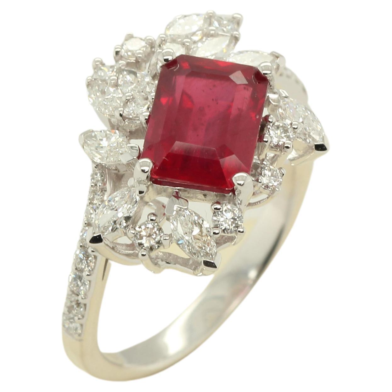 Bague en or 18 carats avec rubis et diamants remplis de verre