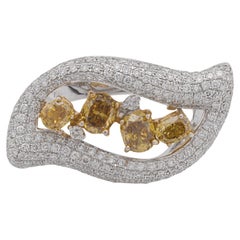 Diamante amarillo de 1,04 quilates en montura de oro de 18 quilates