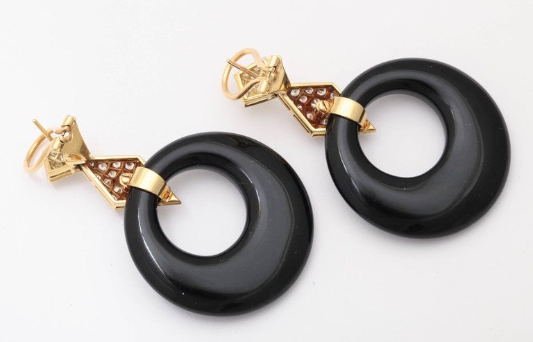 Black Onyx Diamond Gold Hoop Earrings In Excellent Condition In New York, NY