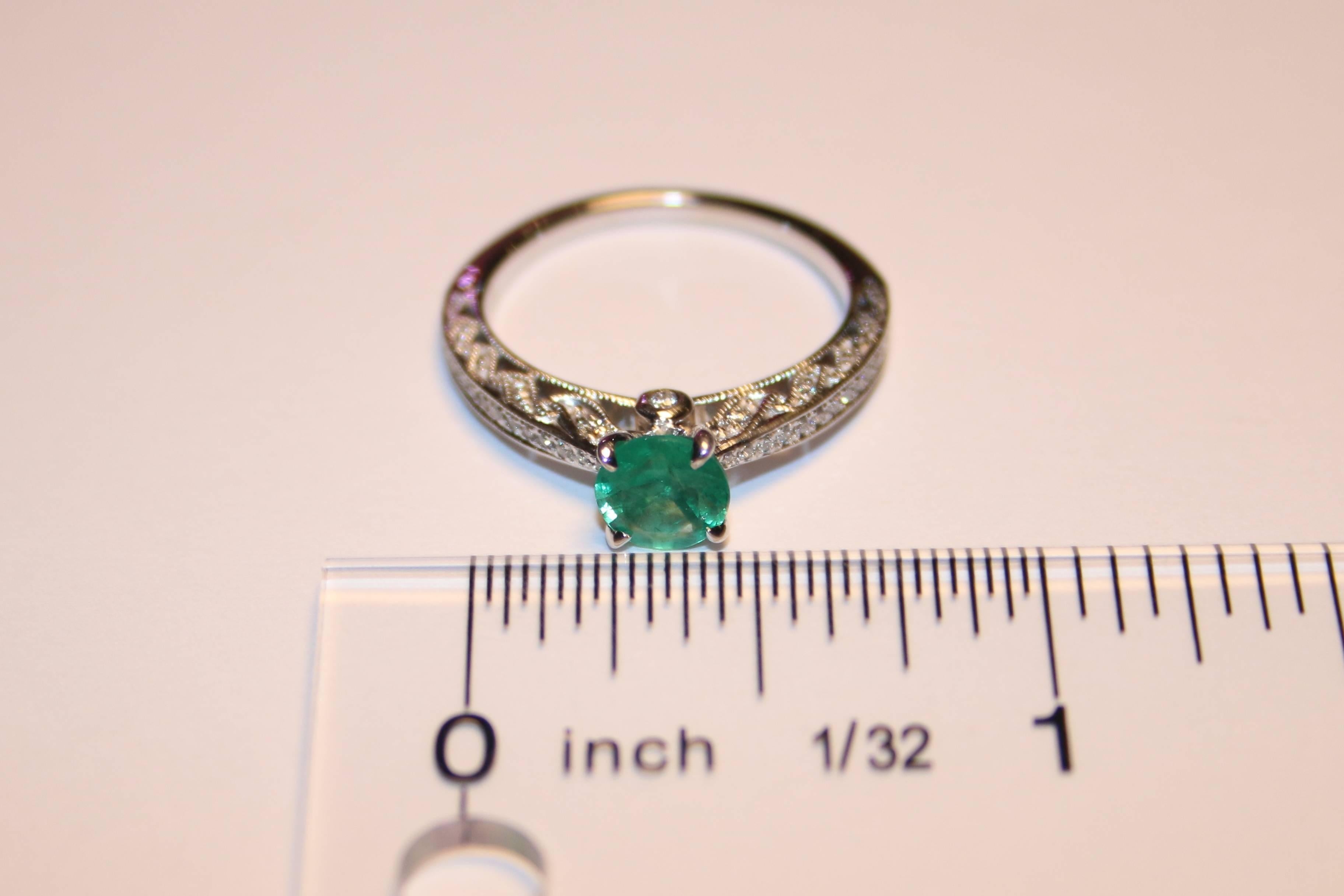 Round Cut 0.72 Carats Emerald Diamond Gold Milgrain Ring