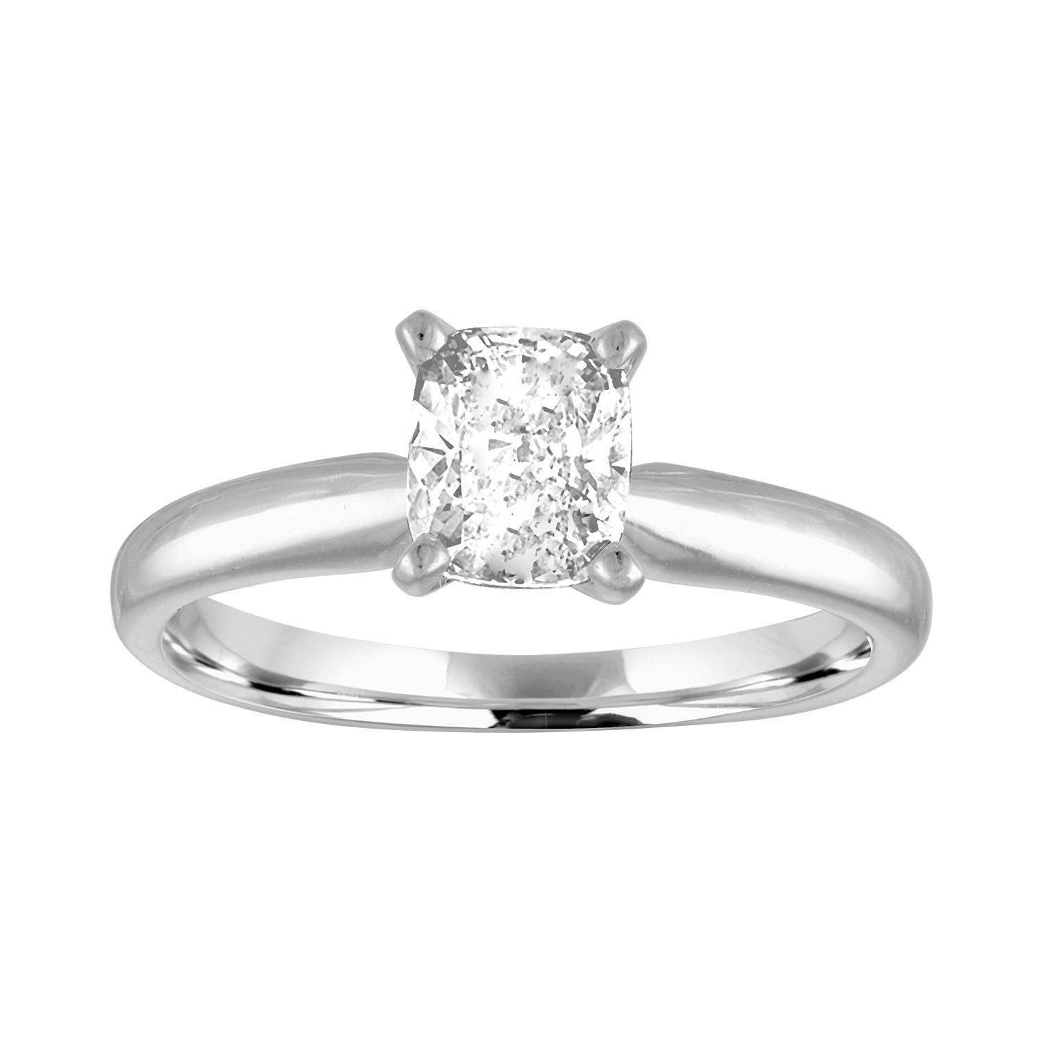 Bague solitaire en platine avec diamant taille coussin de 0,79 carat H VS1 certifié par le GIA en vente