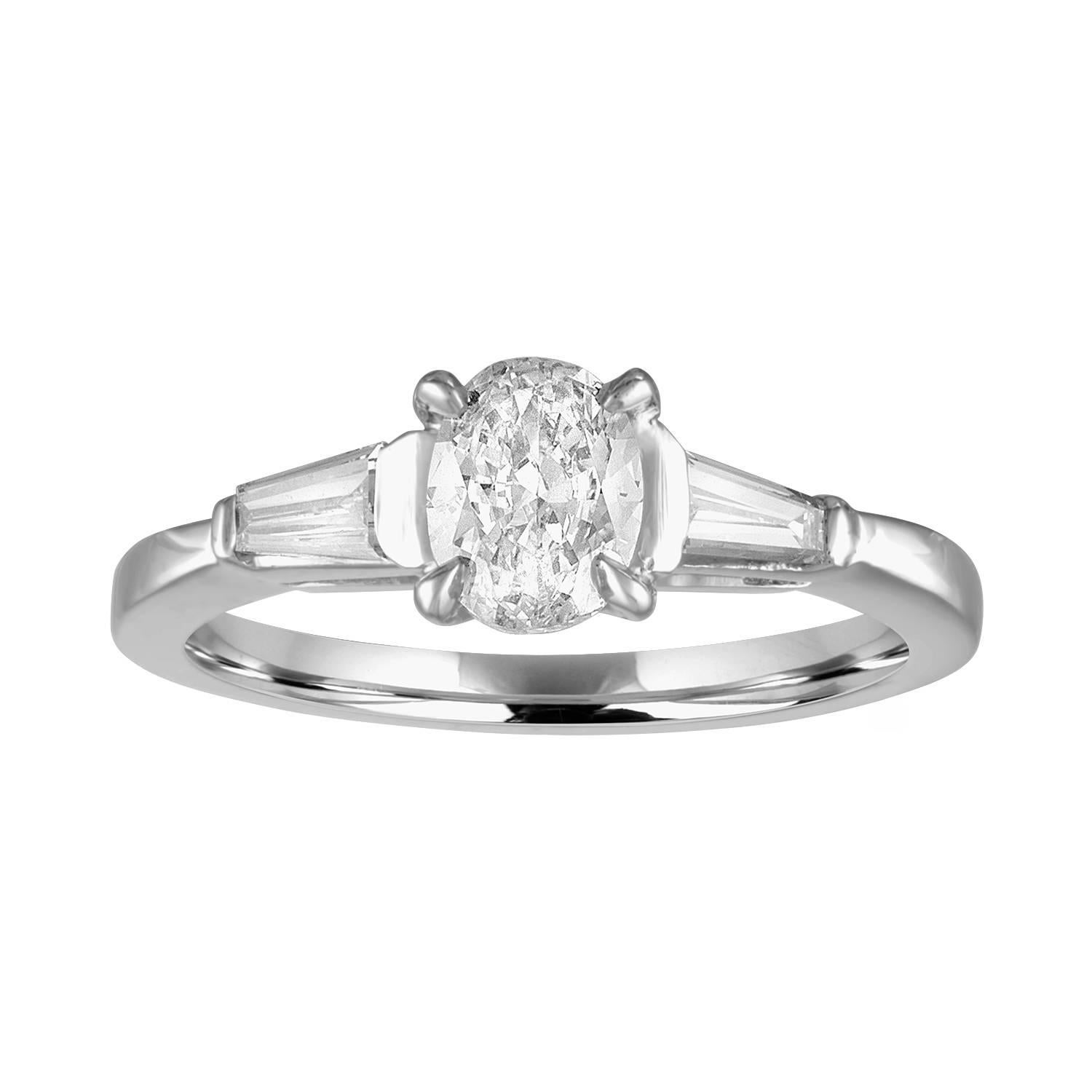 Bague de fiançailles en platine avec diamant ovale de 0,51 carat en vente