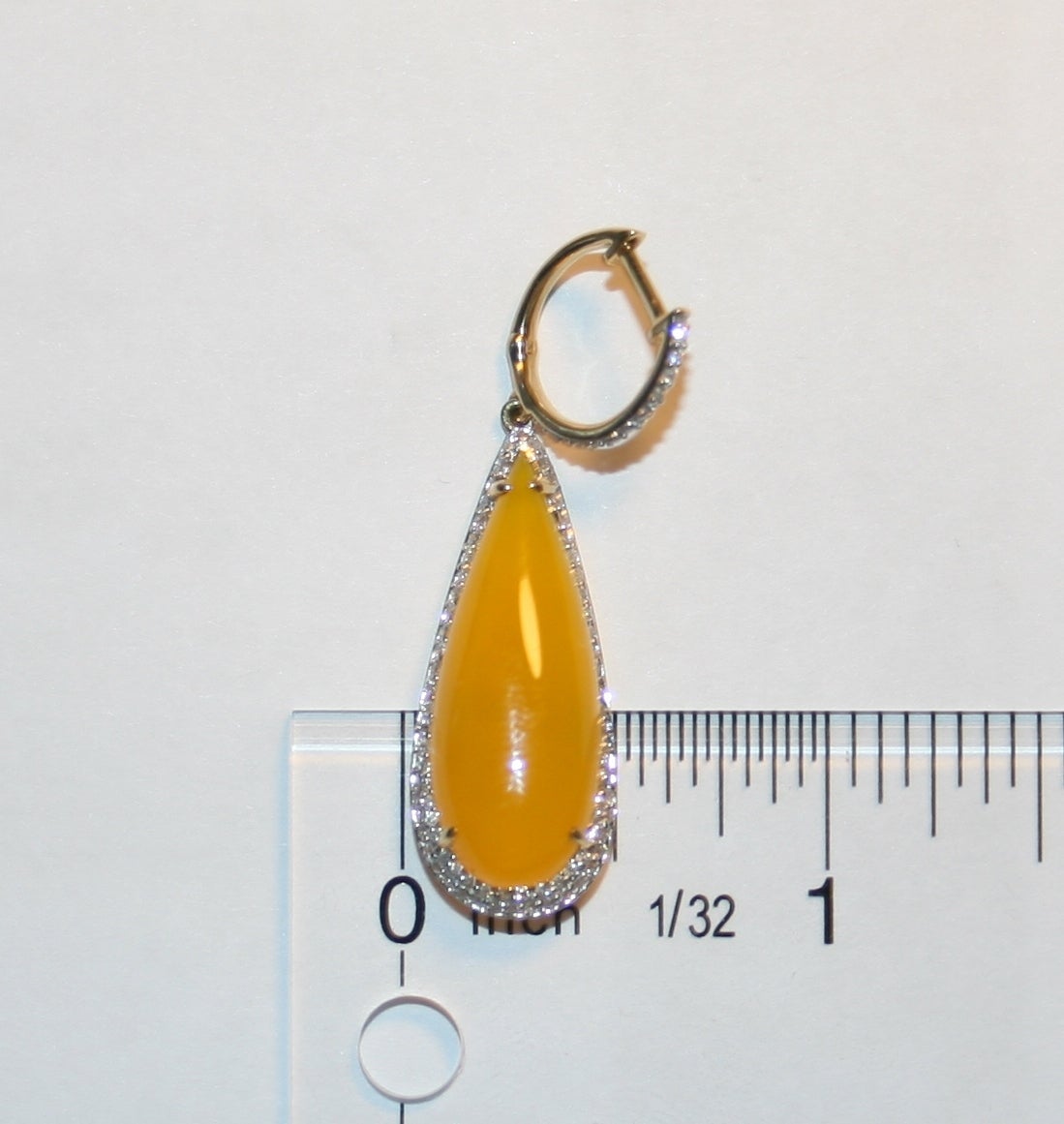 21.00 Carats Yellow Agate Diamond Gold Drop Earrings In New Condition For Sale In New York, NY