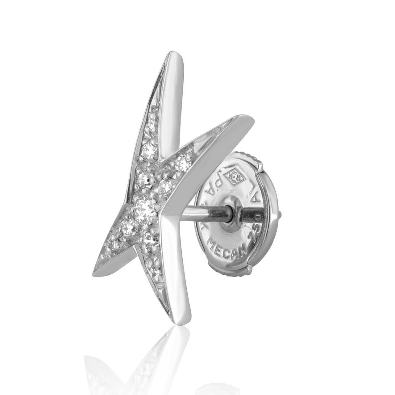 Maubboussin Etoile Earring star studs,
18K white gold, diamond pavé.
The earrings have 0.13ct F VS diamonds.
The earrings measure .50