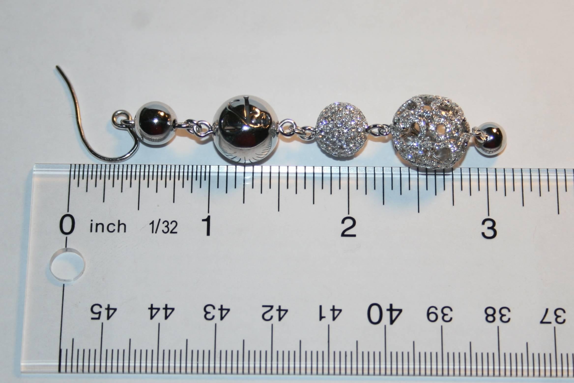 Jacob & Co. pendants d'oreilles boule en or et dentelle avec diamants de 4,64 carats Excellent état - En vente à New York, NY