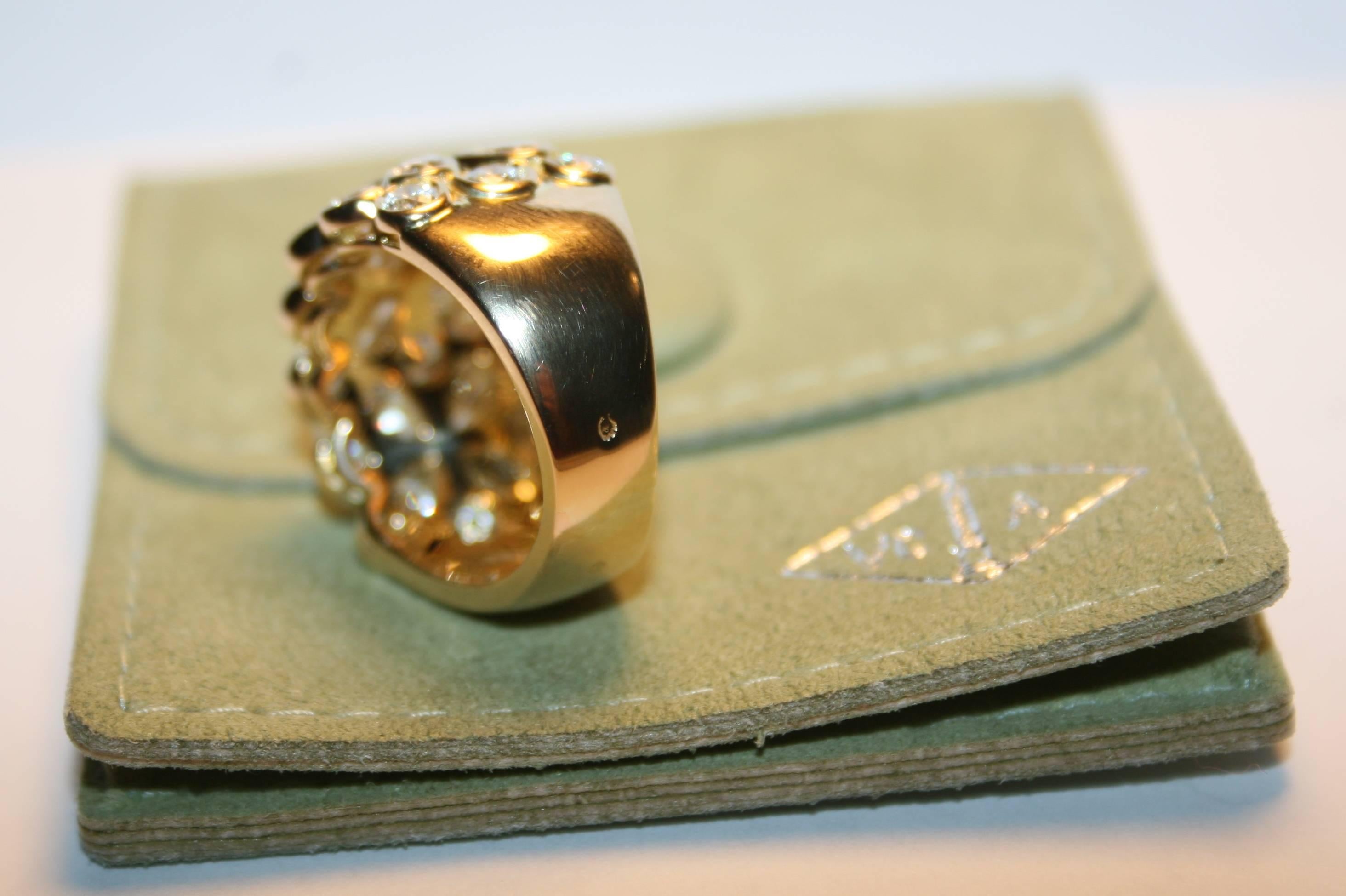 Van Cleef & Arpels Bague à bande fleurie « Rosee » en or et diamants de 4,25 carats Excellent état - En vente à New York, NY