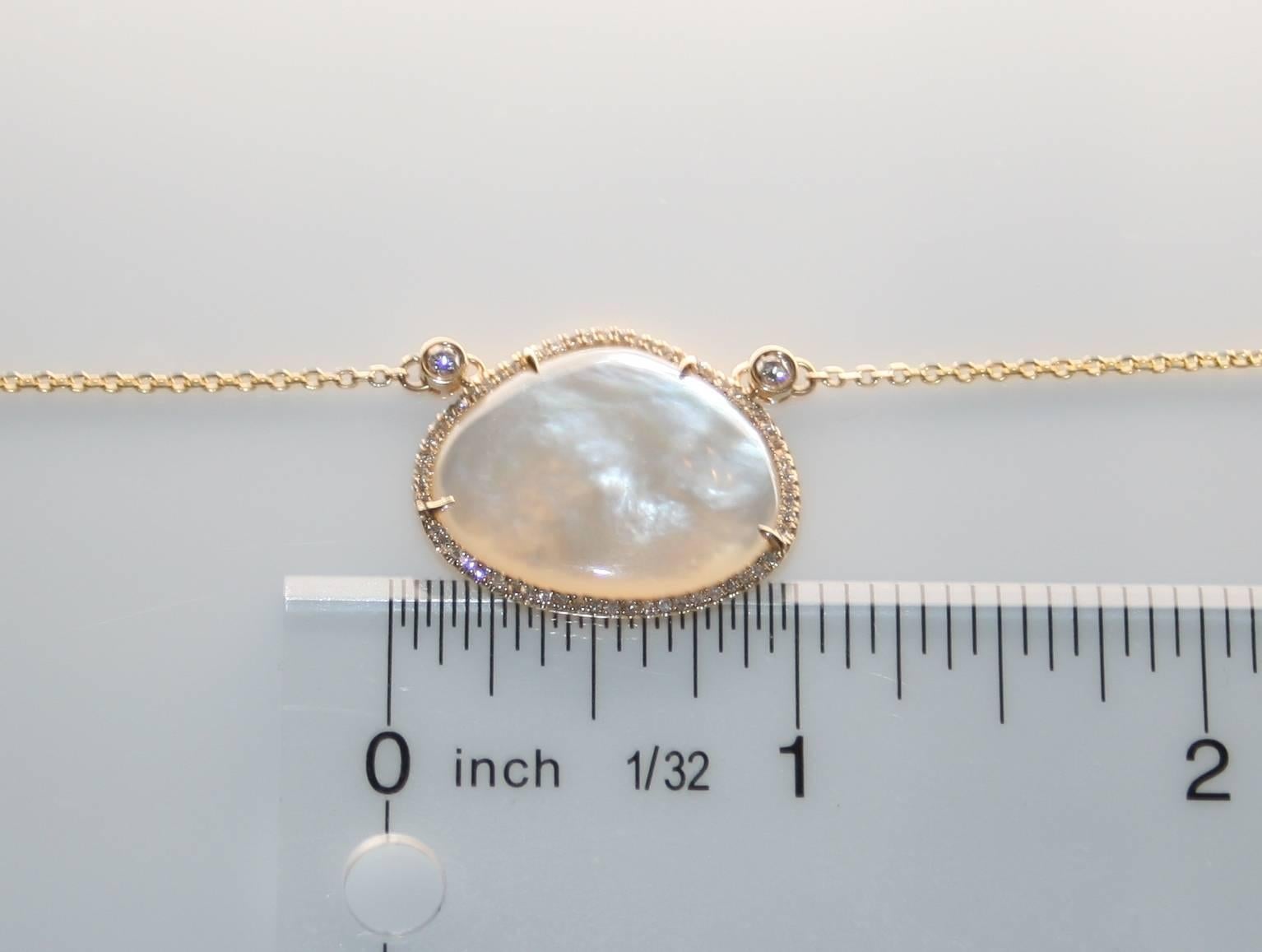 Modern Mother of Pearl 0.26 Carats Diamond Gold Necklace For Sale