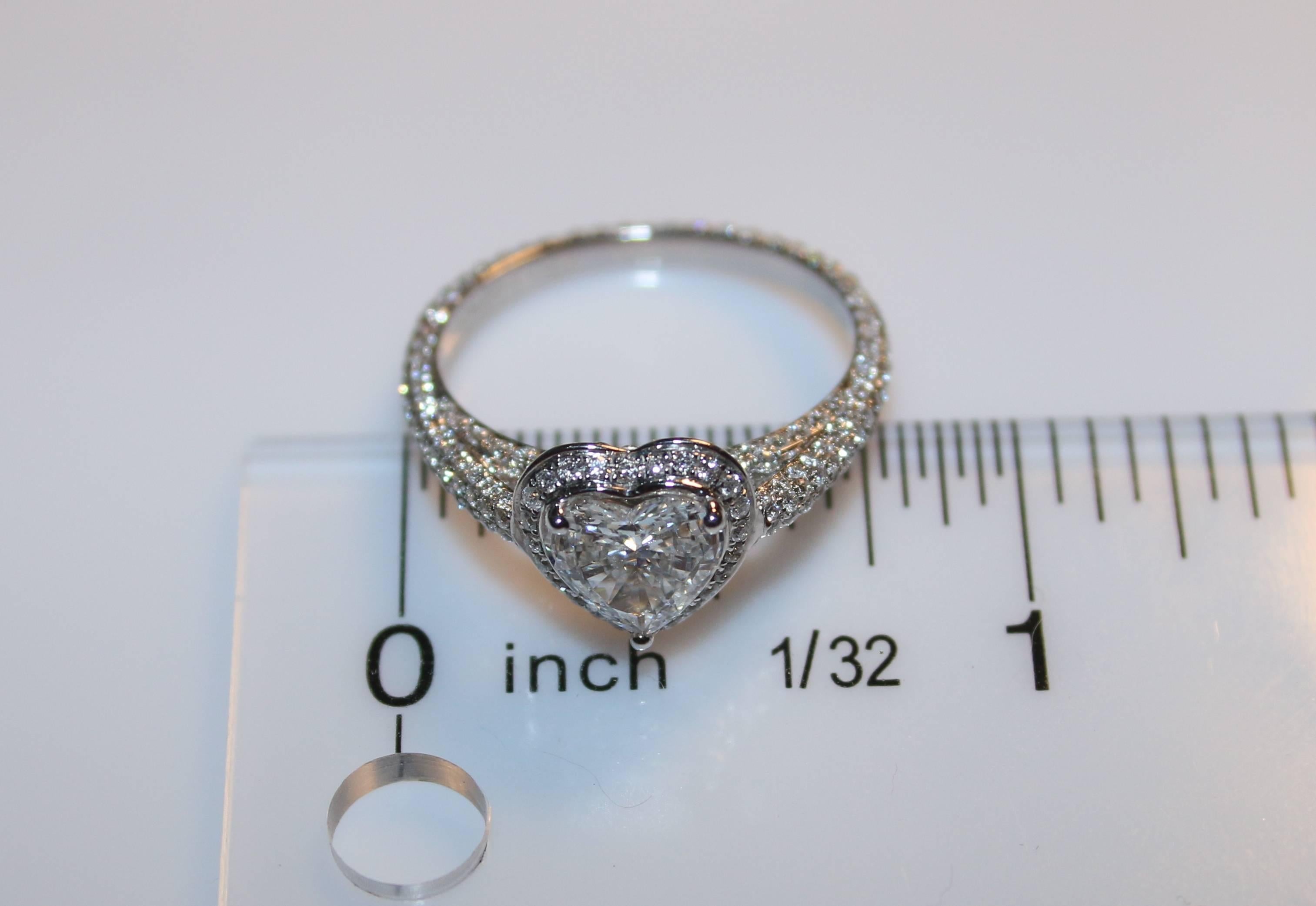 Bague de fiançailles en forme de cœur avec diamant certifié GIA de 0,82 carat G VS1 Pour femmes en vente