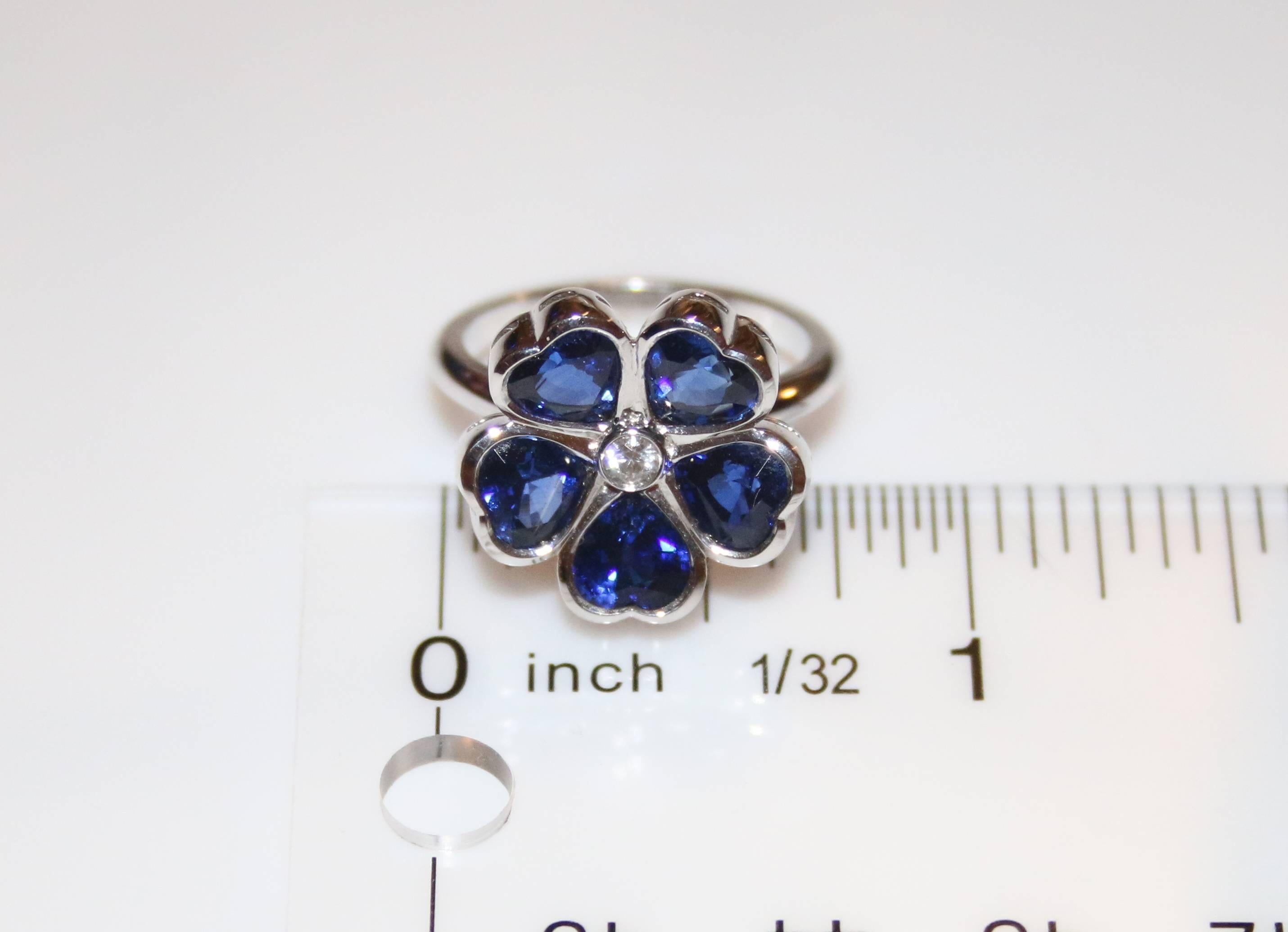 3.92 Carats Sapphire Diamond Gold Flower Ring In New Condition In New York, NY