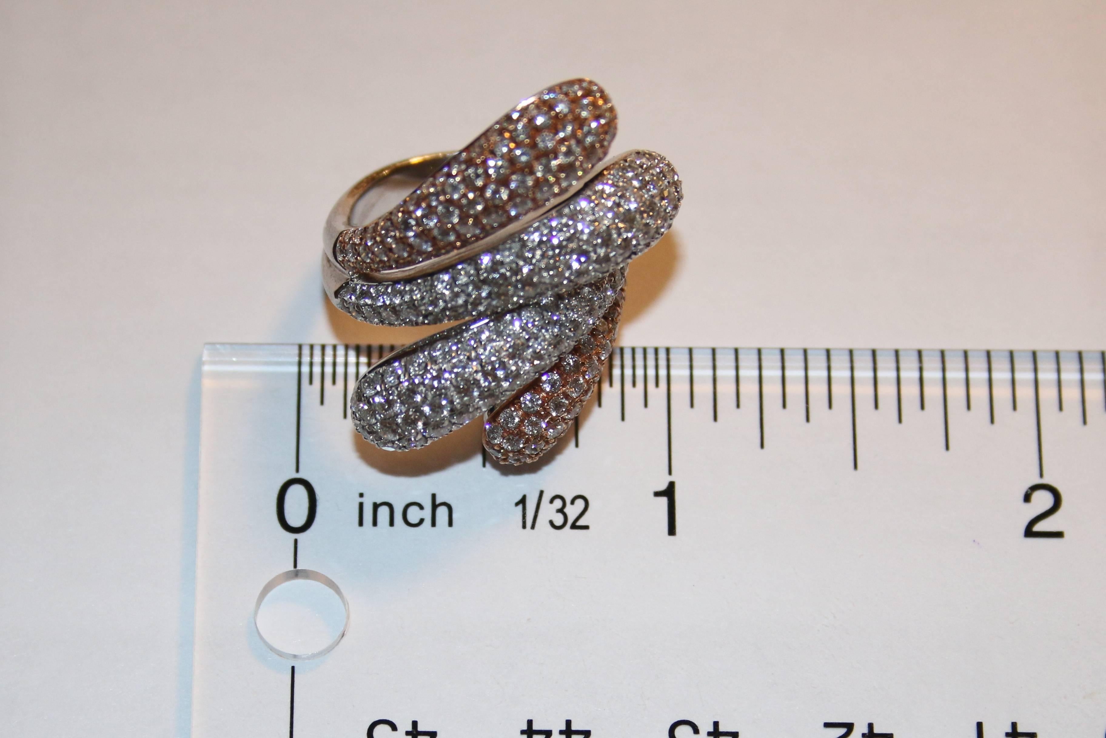 Anillo Bypass de Oro de Dos Tonos con Pavé de Diamantes de 3,28 Quilates en Nuevo estado para la venta en New York, NY