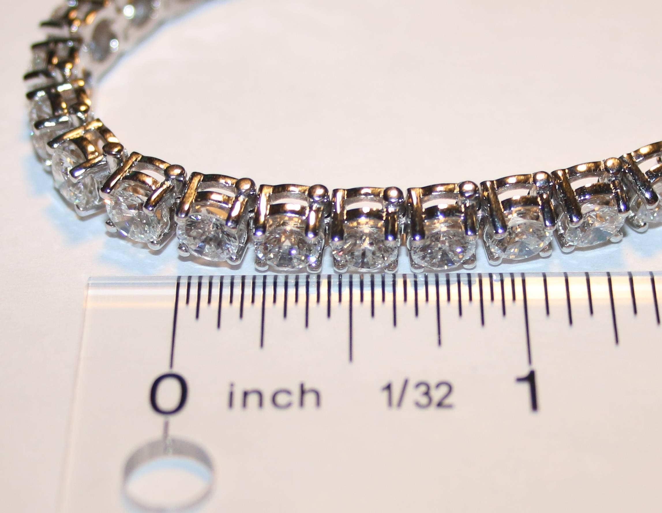 IGI Certified 13.18 Carat Diamond Gold Tennis Bracelet In New Condition For Sale In New York, NY