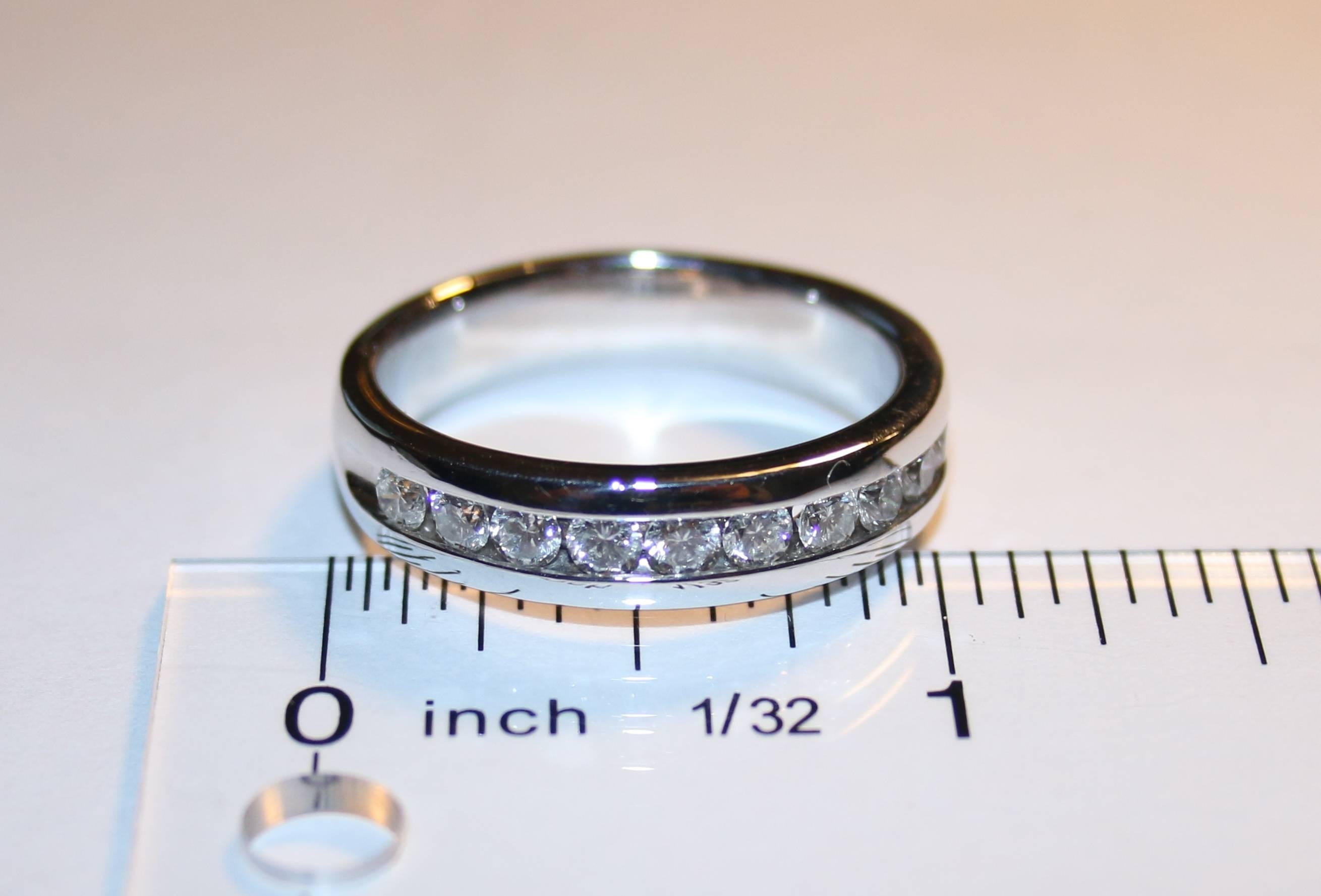 Moderne Alliance pour homme en platine avec diamant de 1,00 carat en vente
