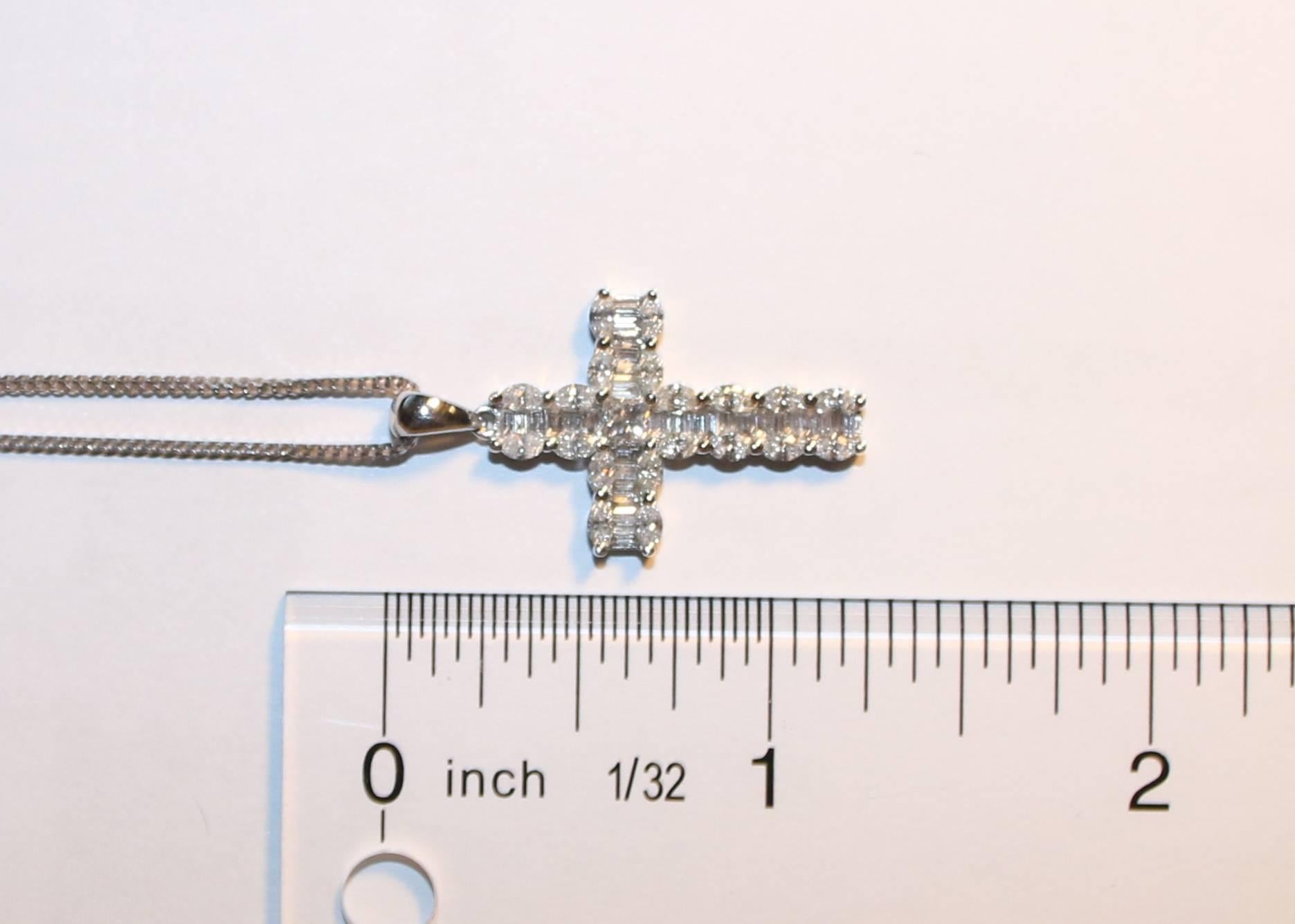 1.46 Carats Diamond Gold Cross Pendant Chain Necklace In New Condition In New York, NY