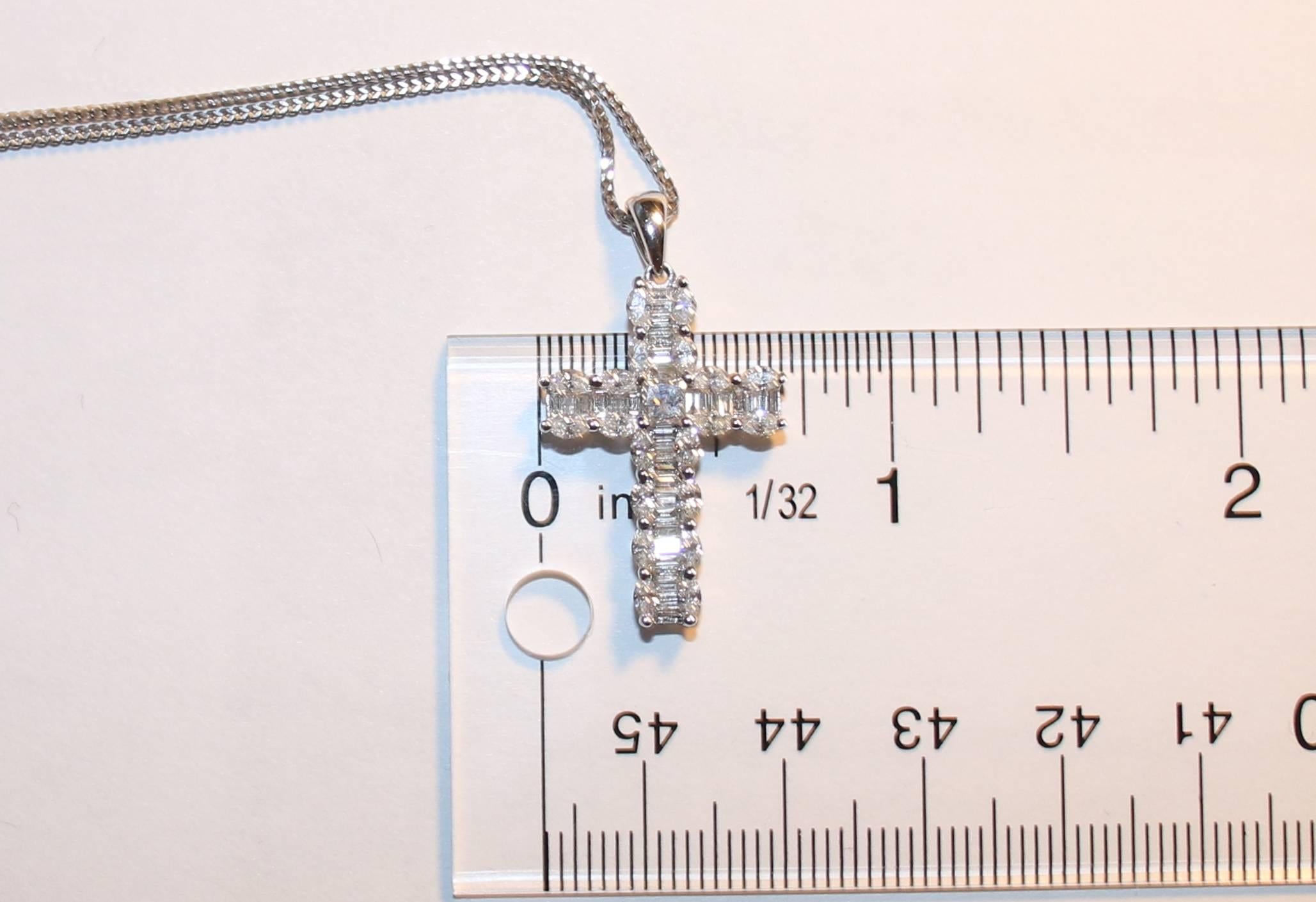 Women's 1.46 Carats Diamond Gold Cross Pendant Chain Necklace