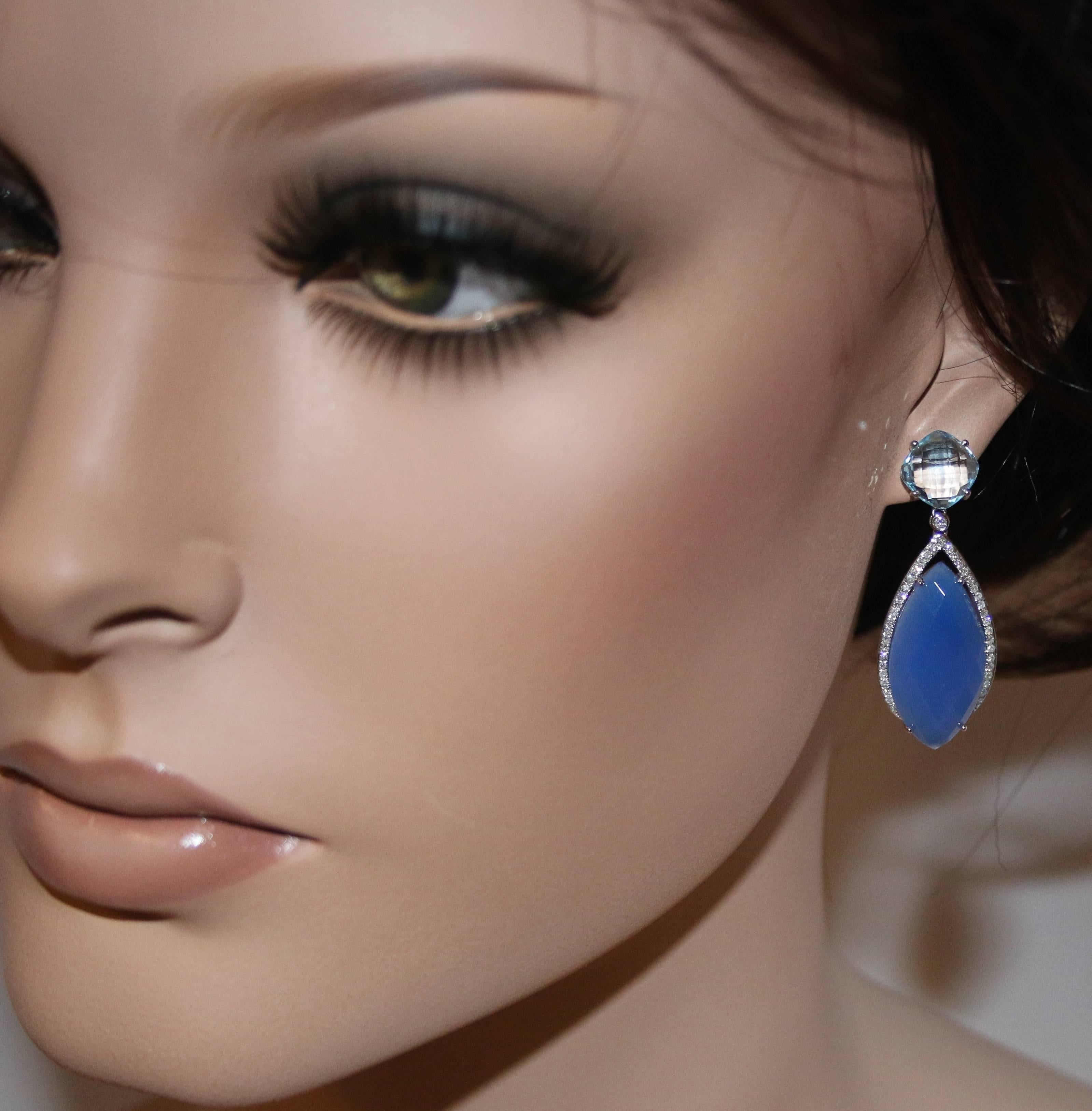 Contemporain Pendants d'oreilles en or avec agate bleue, topaze bleue et diamants de 17,15 carats en vente