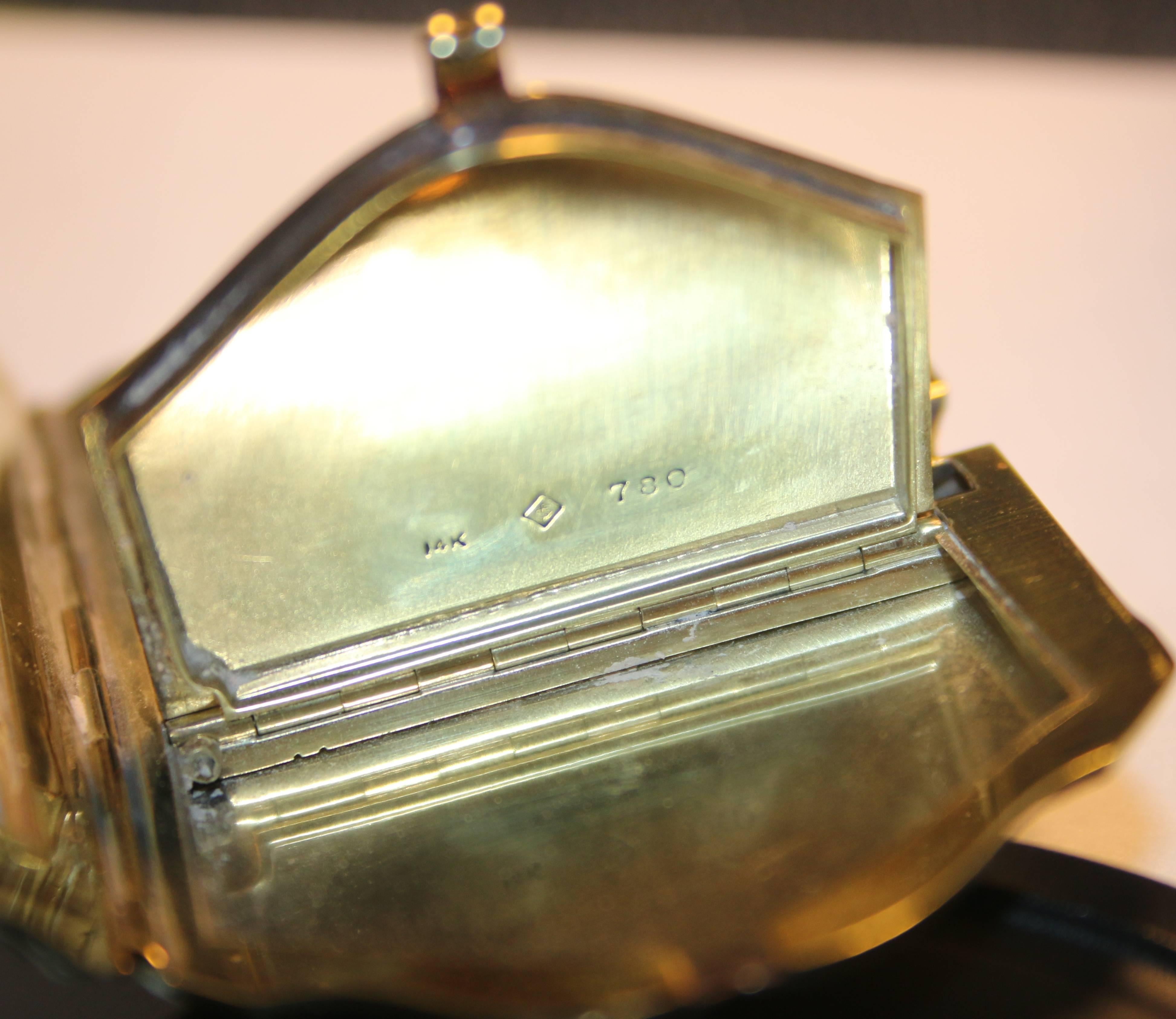 Schanfein & Tamis Art Deco Gold Wristlet Compact In Good Condition For Sale In New York, NY