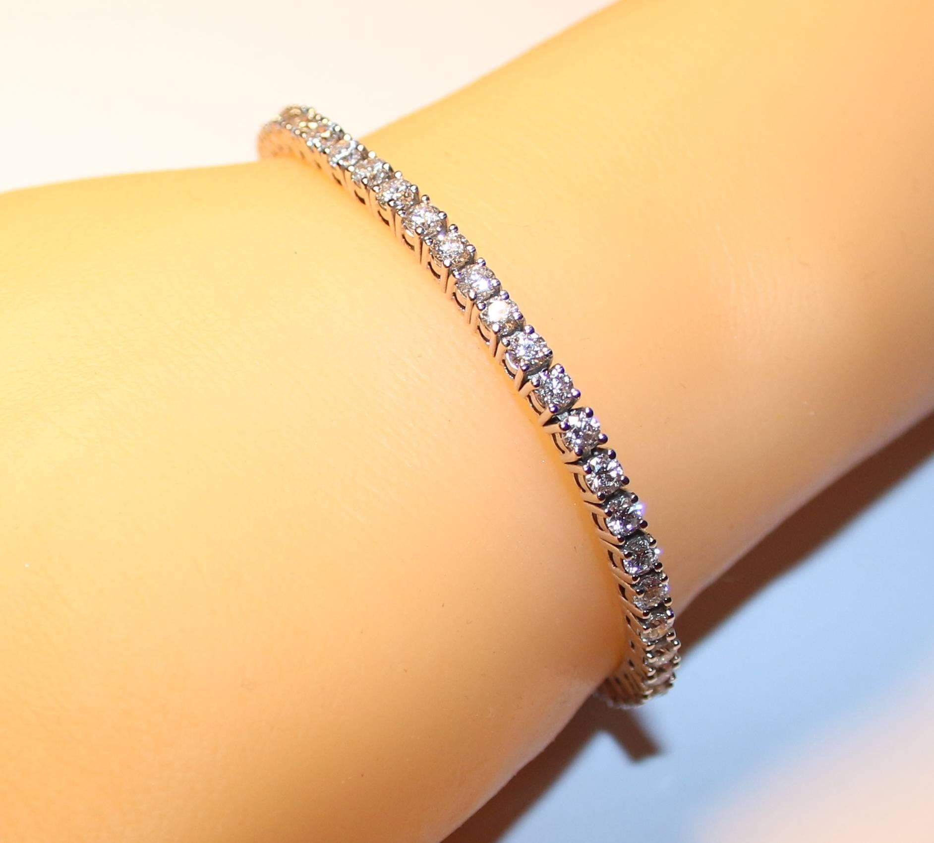 Contemporary 3.88 Carats Diamond Gold Tennis Bracelet