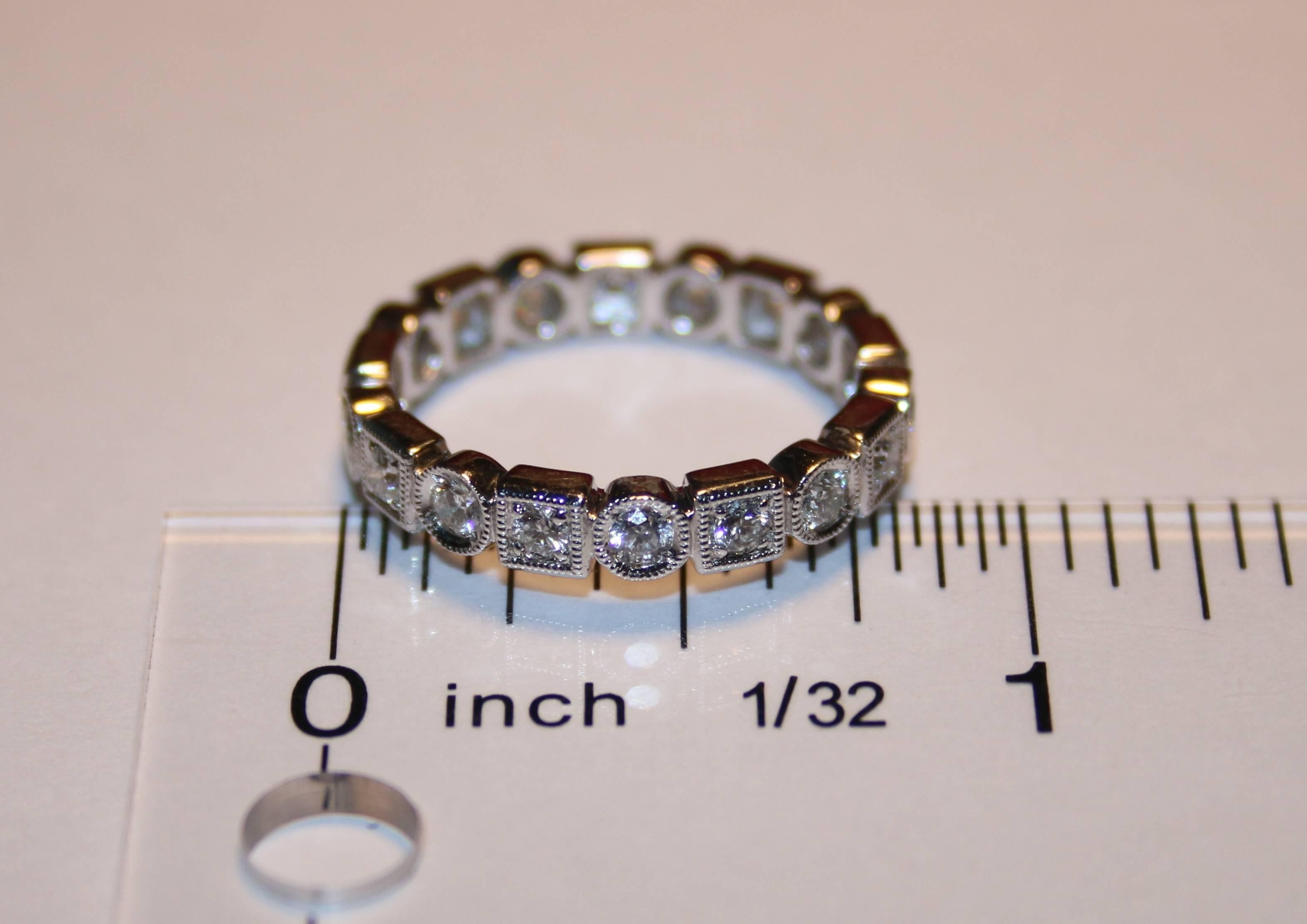 1,90 Karat 2er-Set stapelbarer Diamant-Gold-Eternity-Ring (Rundschliff) im Angebot