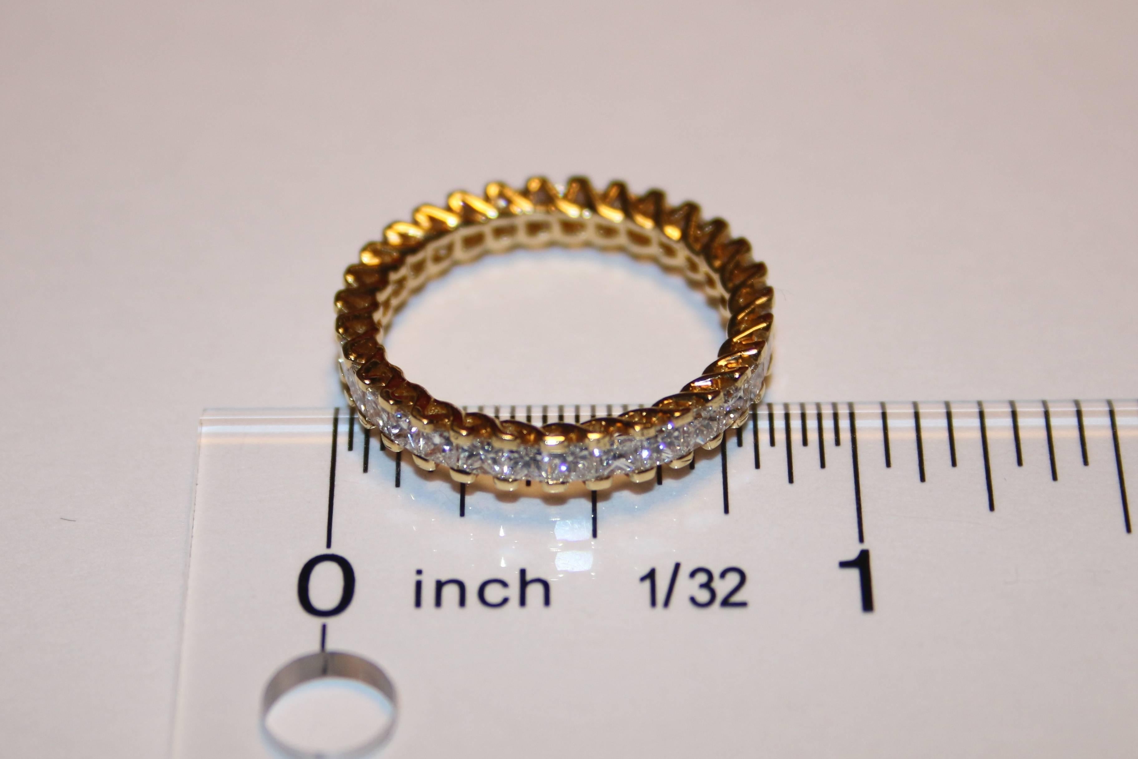 1,85 Karat Diamant-Eternity-Ring mit Prinzessinnenschliff (Carréschliff) im Angebot