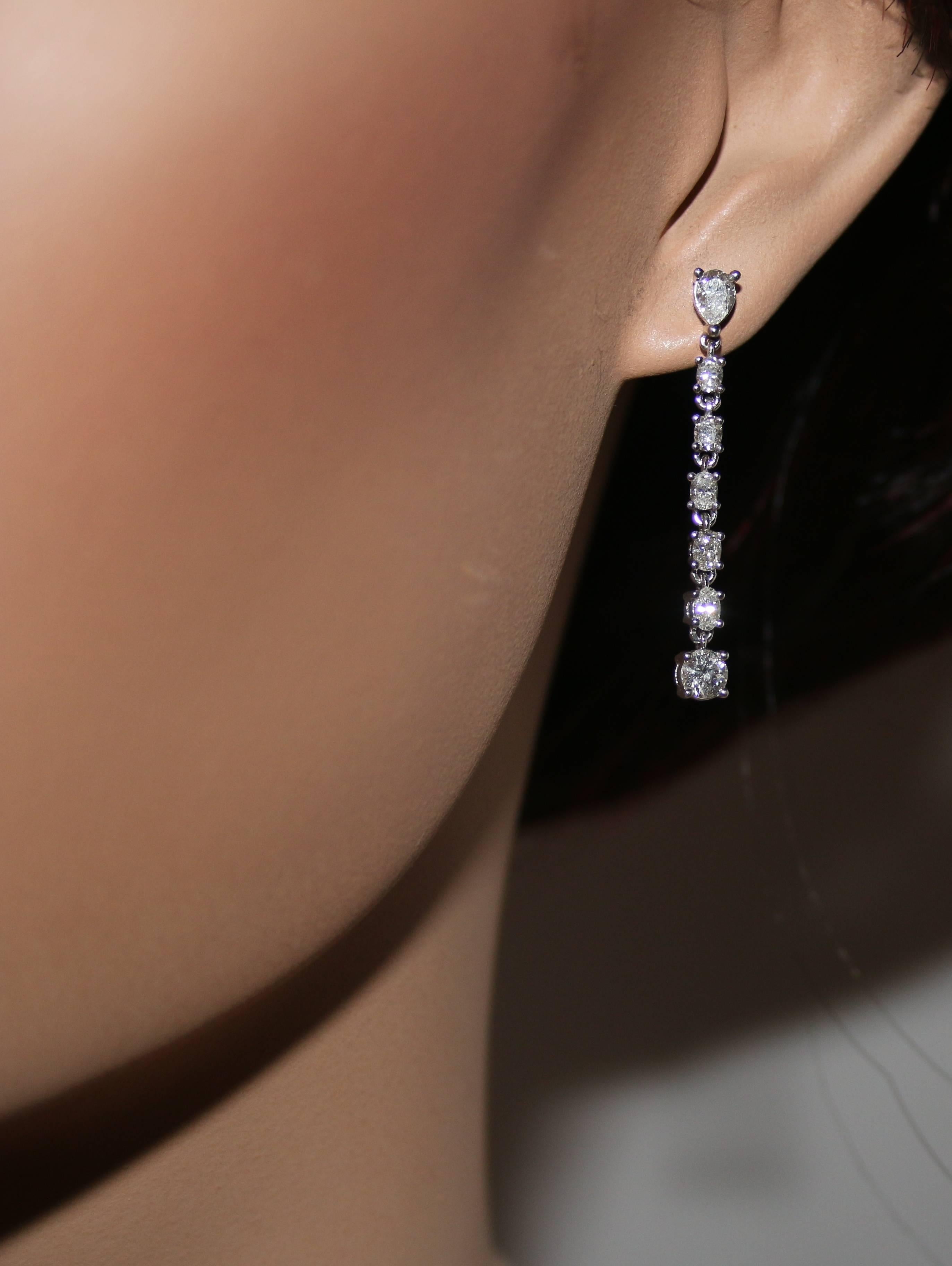 Contemporary 1.56 Carats Diamond Gold Long Dangle Earrings For Sale