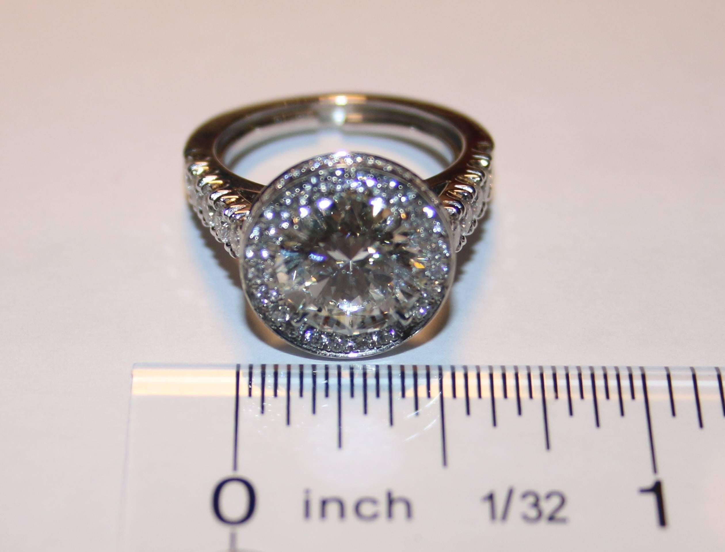 Round Cut GIA Certified 3.01 Carats I VS1 Diamond Platinum Ring