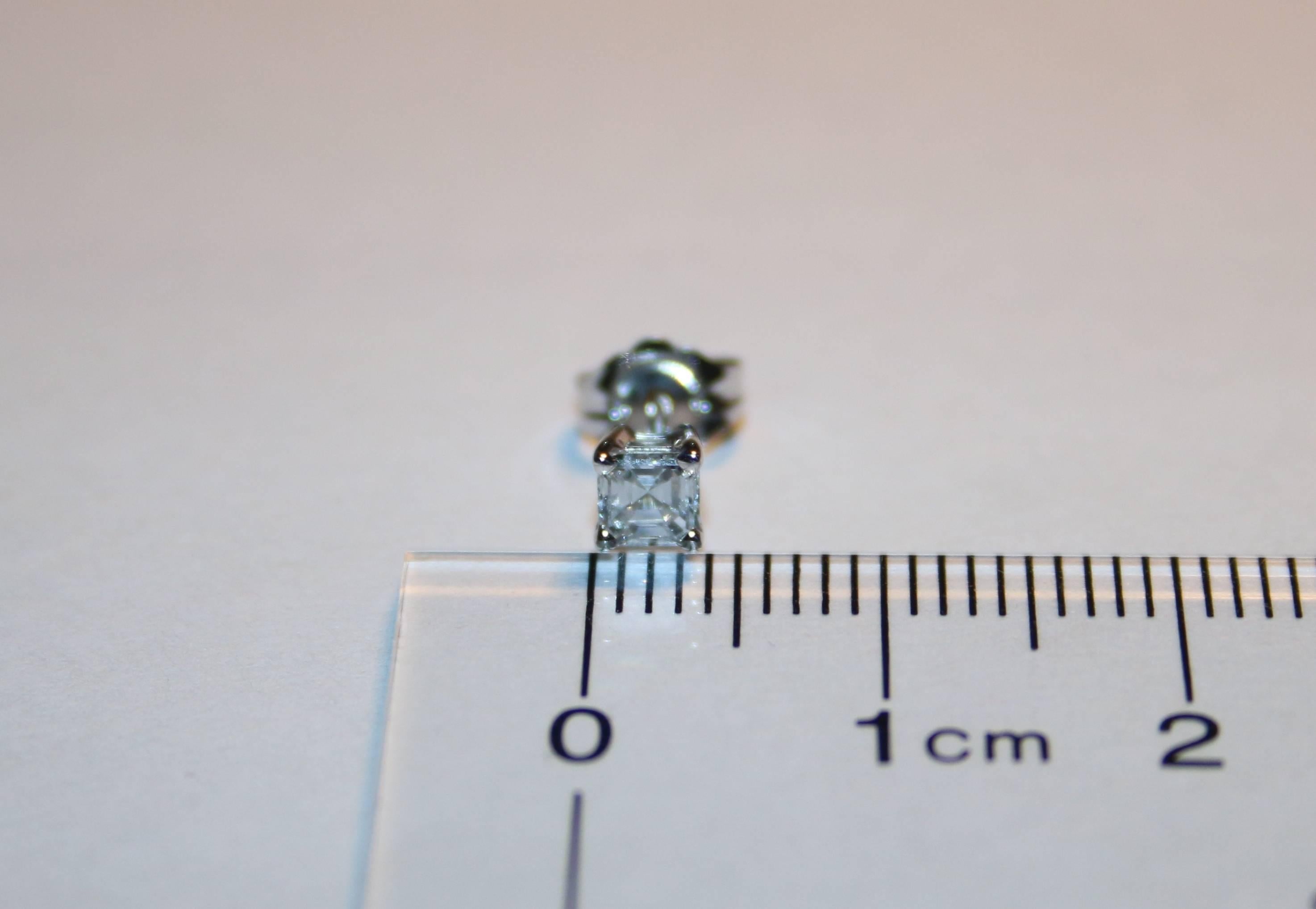 0.47 Carats Asscher Diamond Gold Stud Earrings In New Condition In New York, NY