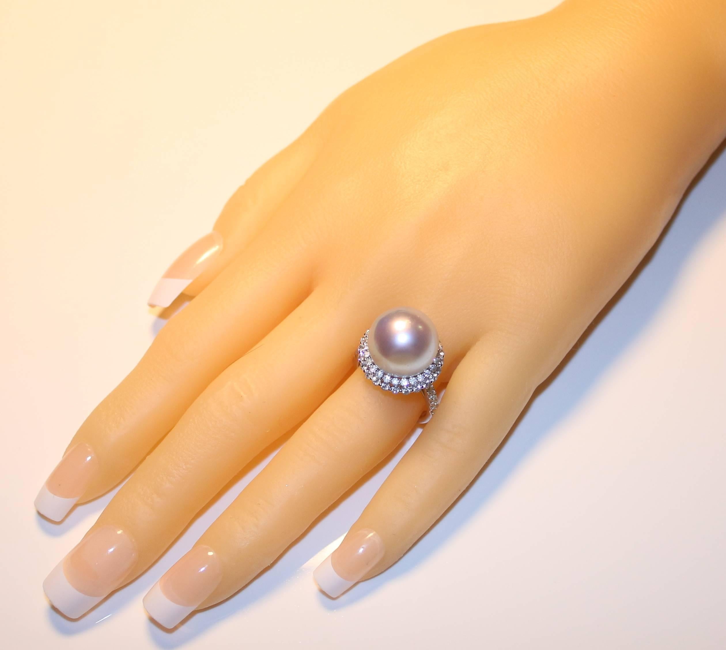 Contemporary 1.18 Carats Diamond And South Sea Pearl Gold Ring
