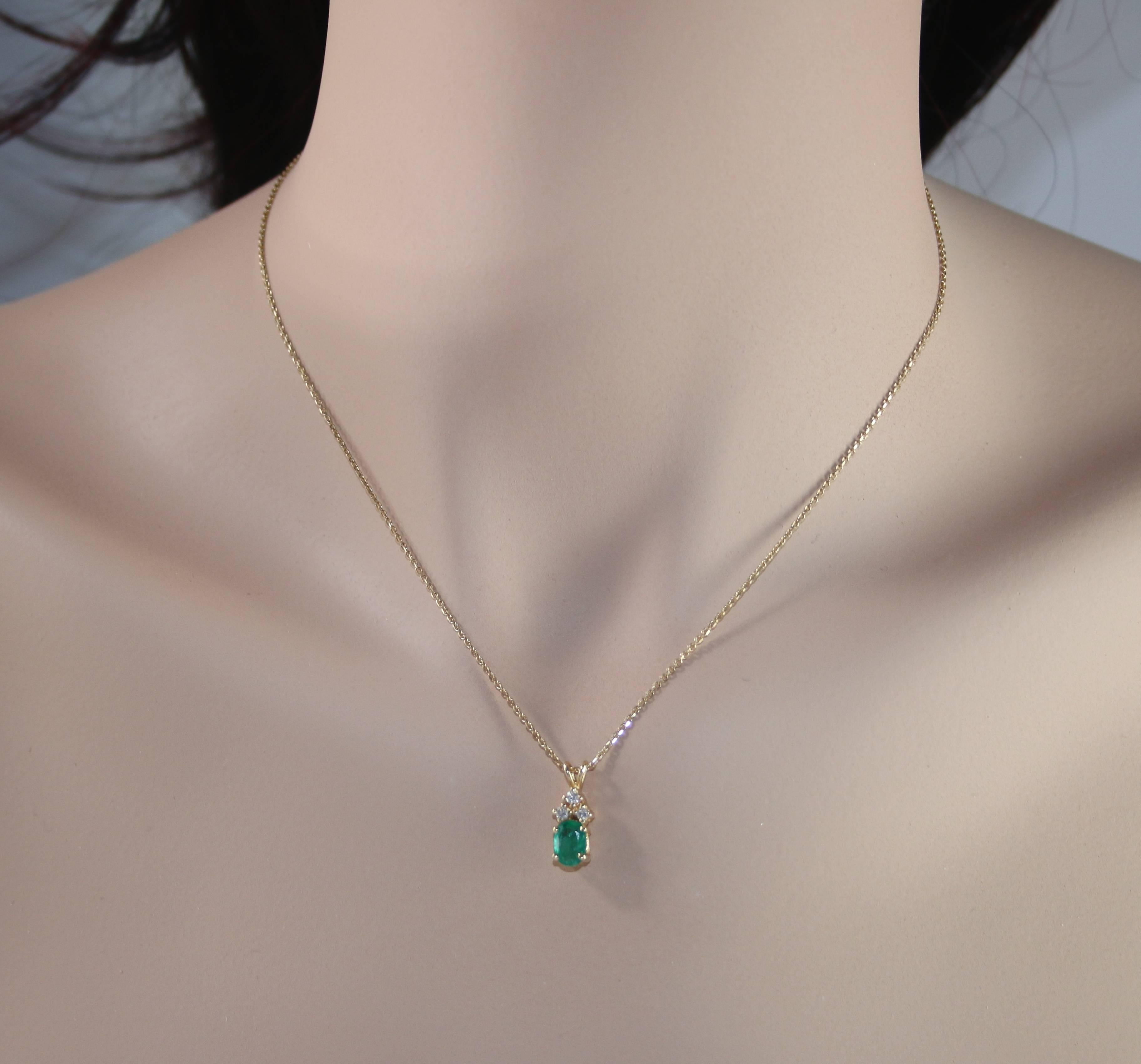 Emerald And Diamond Gold Drop Pendant Necklace In Excellent Condition In New York, NY