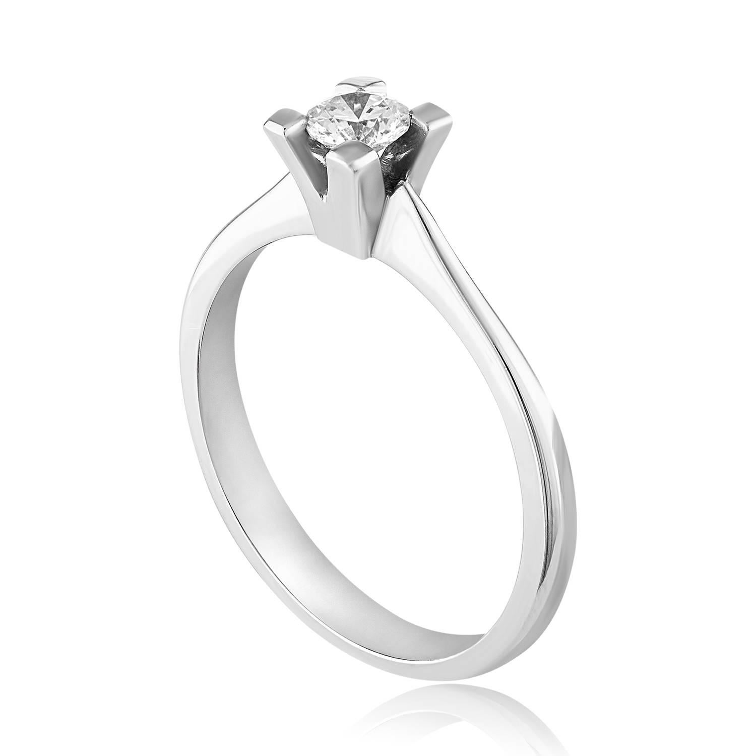 Solitaire Engagement Ring
The ring is 18K White Gold
The Diamond is 0.27 Carat F VS
The ring is a size 7.5, not sizable.
The ring weighs 3.5 grams.