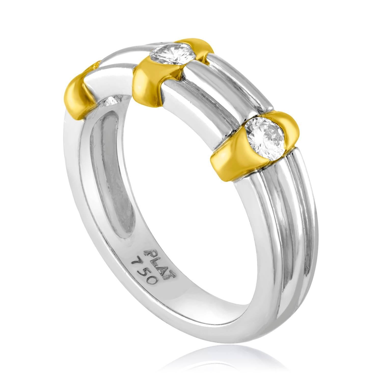 Bague de mariage à diamant pour homme.
La bague est en platine 950 et en or jaune 18 carats.
Les diamants de taille ronde font 0,60 ct G/H VS.
L'anneau est une taille 10.25, de grande taille.
L'anneau pèse 14,6 grammes.
L'anneau mesure 7,96 mm de
