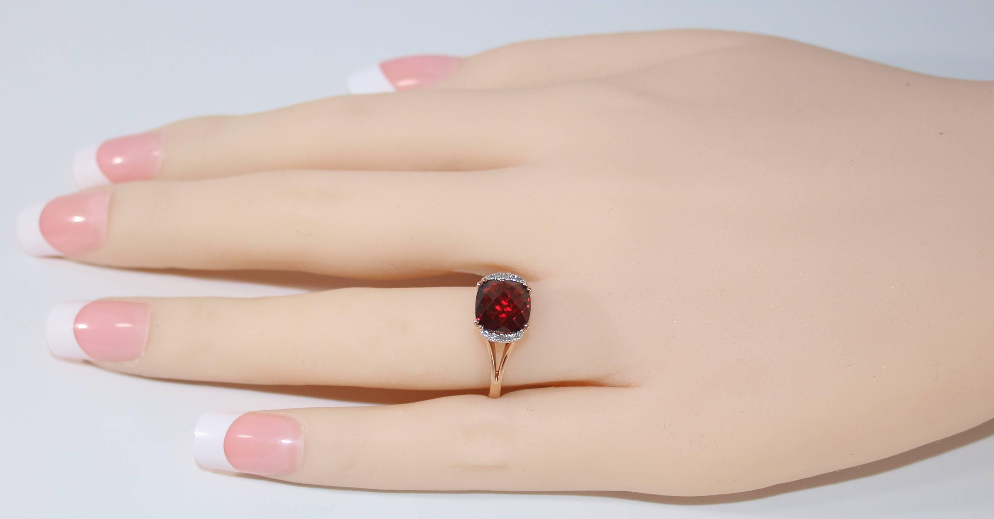 Contemporary Cushion Cut 3.19 Carat Garnet and Diamond Gold Ring For Sale