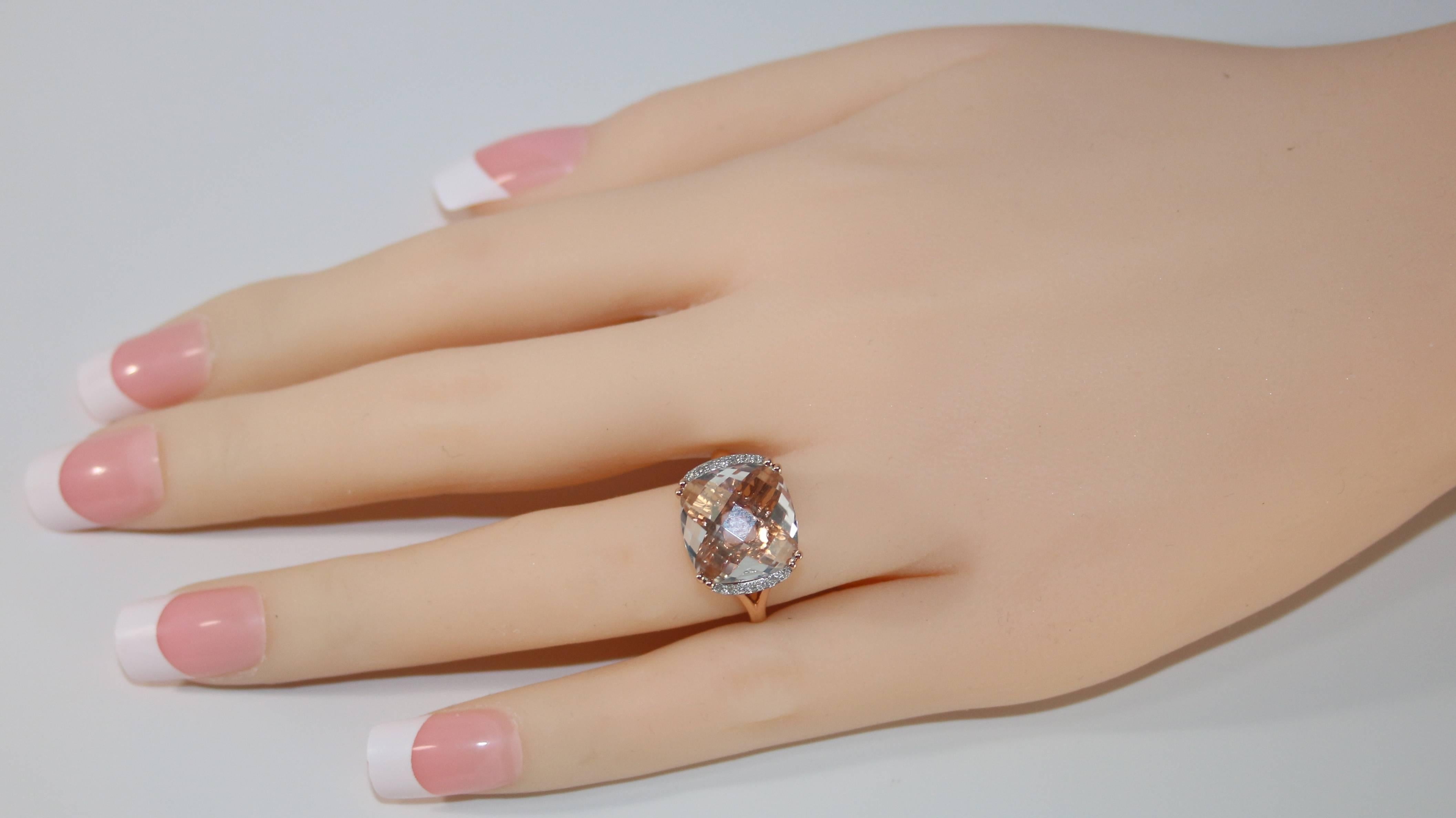 Contemporaneo Anello in oro con topazio bianco e diamanti con taglio a cuscino da 7,56 carati in vendita