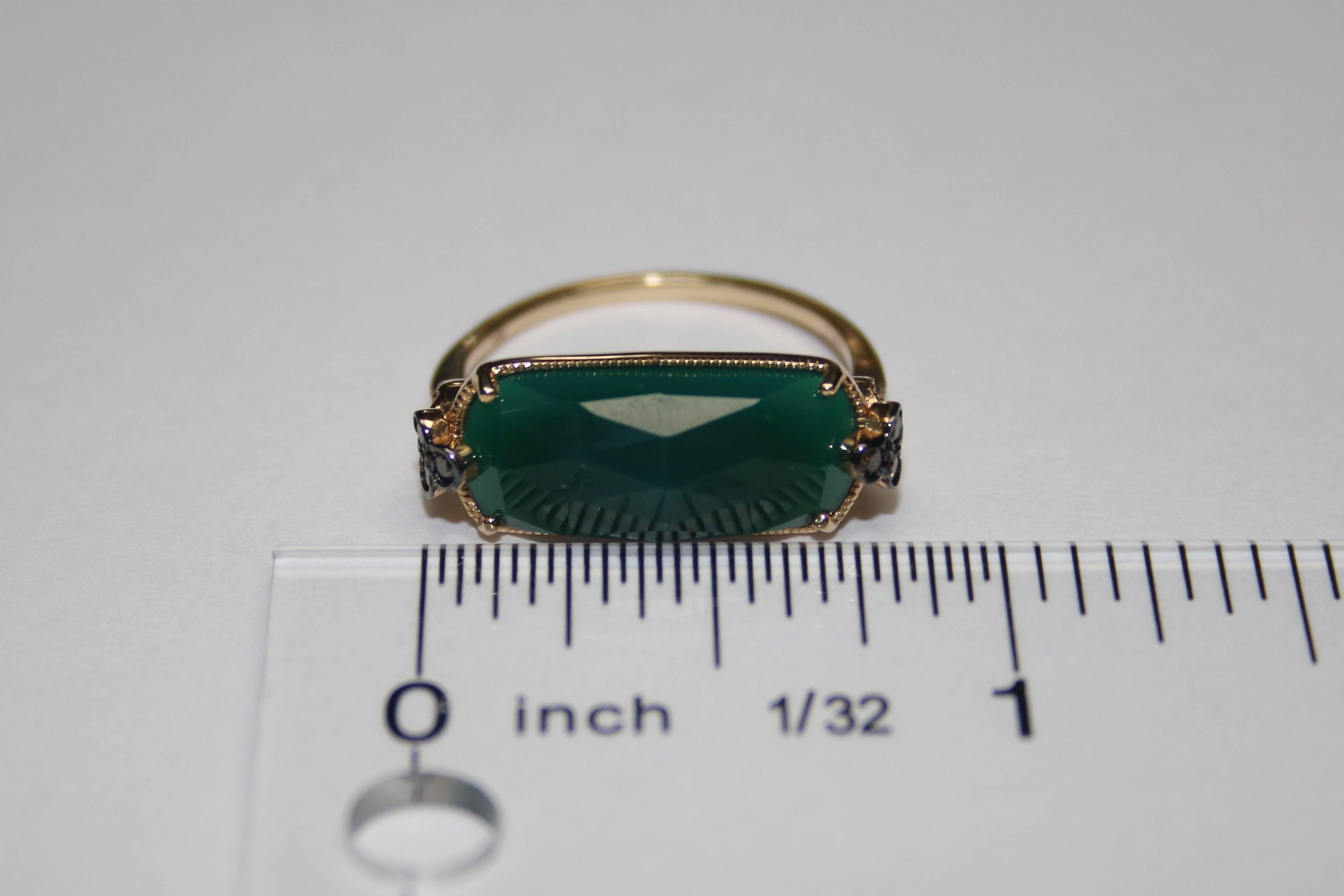 Green Agate 5.35 Carats Faceted Cabochon and Diamond Gold Ring In New Condition In New York, NY