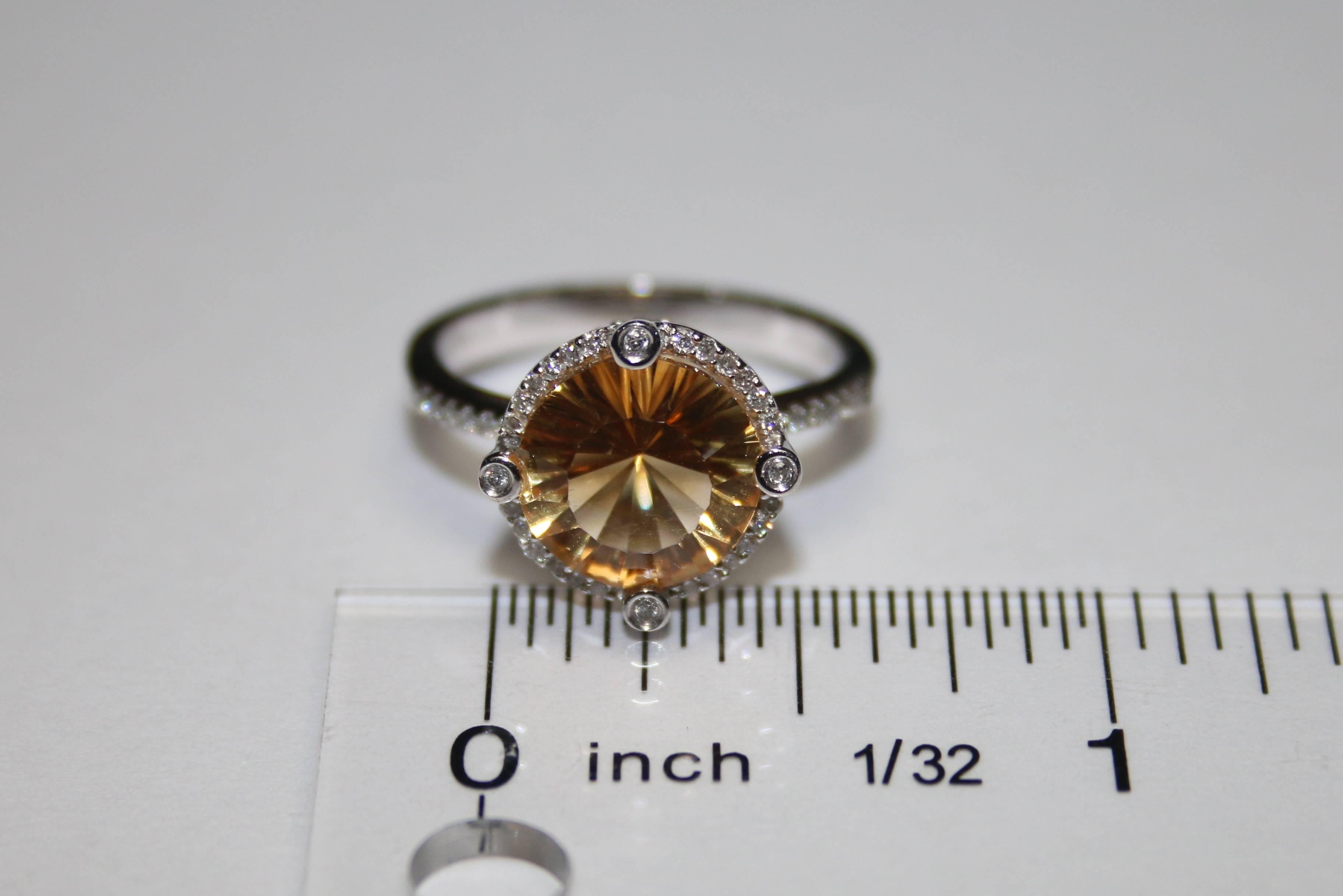 Goldring mit 3,11 Karat rundem Citrin im Rundschliff im Millennium-Stil und Diamanten  im Zustand „Neu“ im Angebot in New York, NY