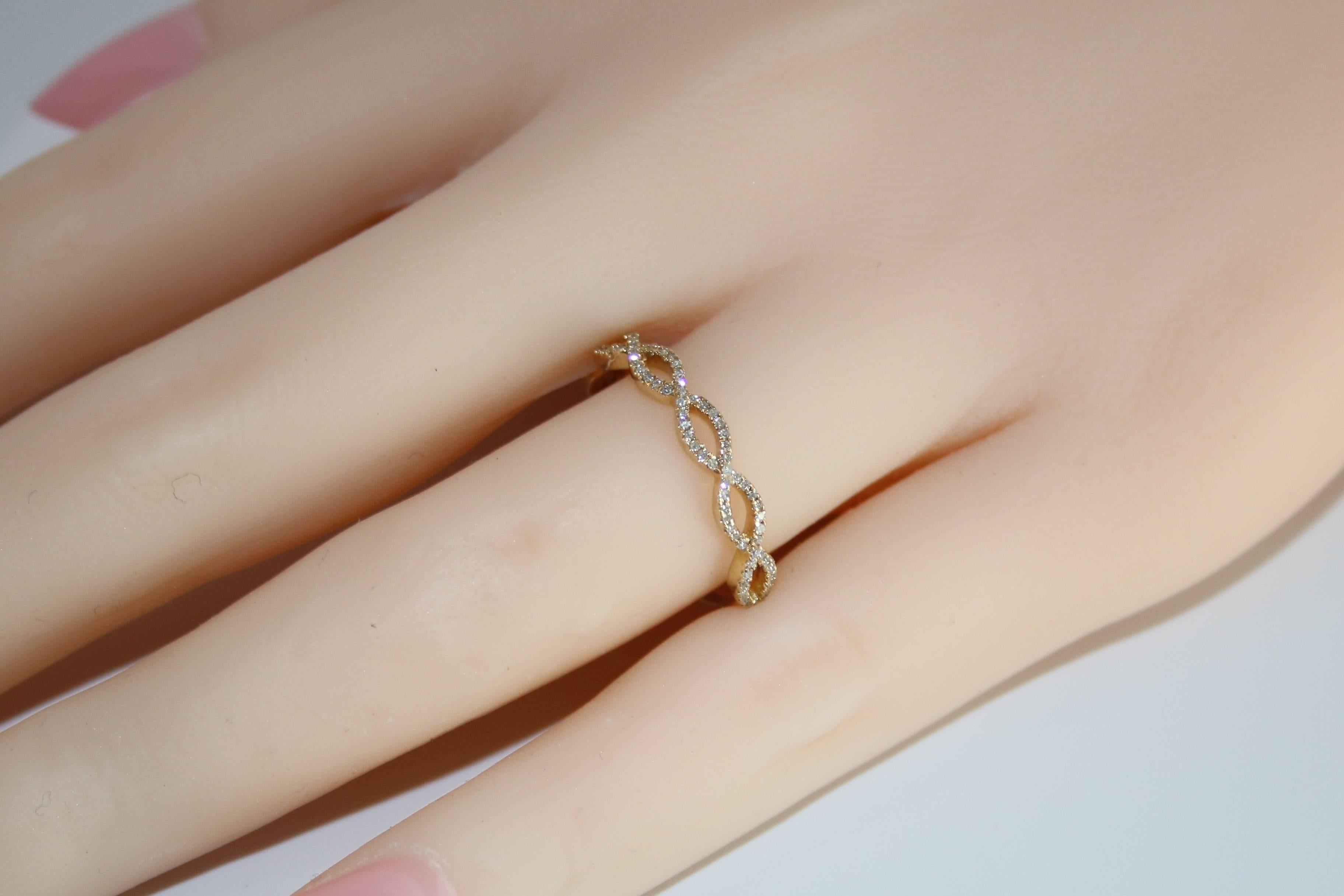 0.17 Carat Diamond Infinity Yellow Gold Band Ring In New Condition For Sale In New York, NY