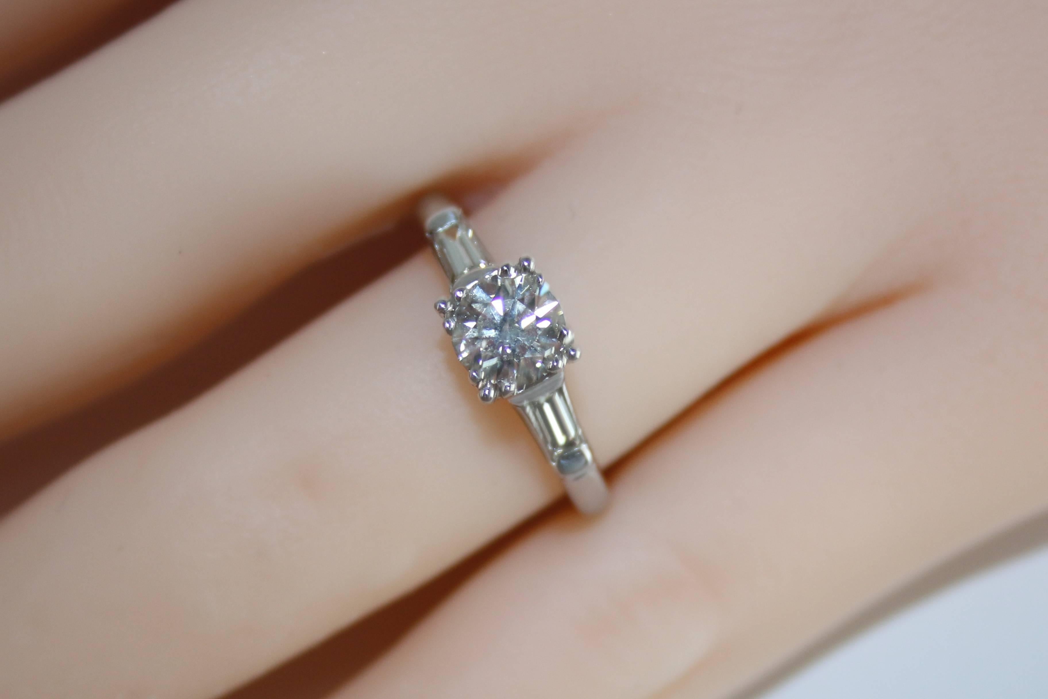 Bague de fiançailles en platine avec diamants ronds de 0,74 carat Neuf - En vente à New York, NY