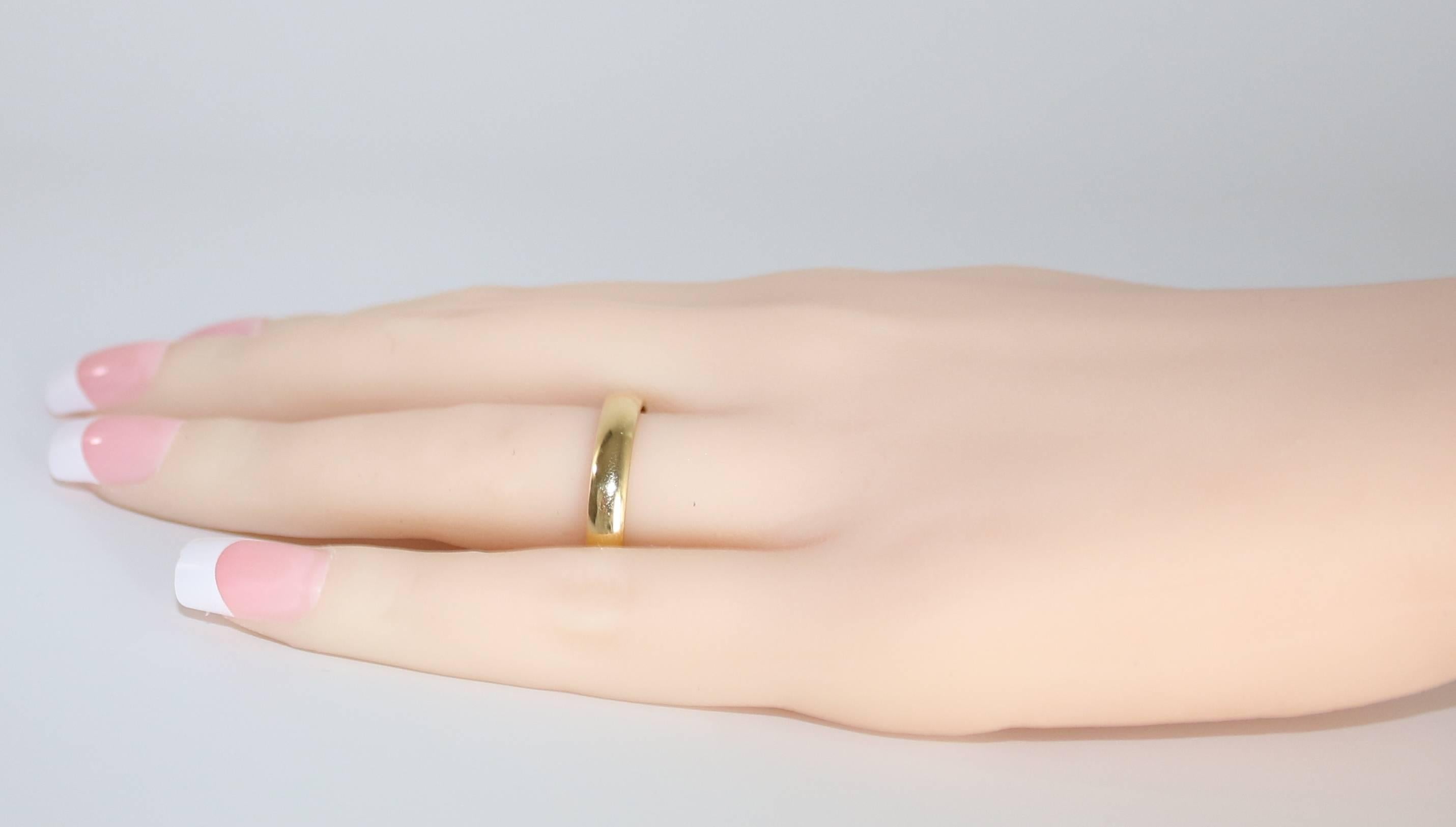 18K Yellow Gold Wedding Band Ring In New Condition For Sale In New York, NY
