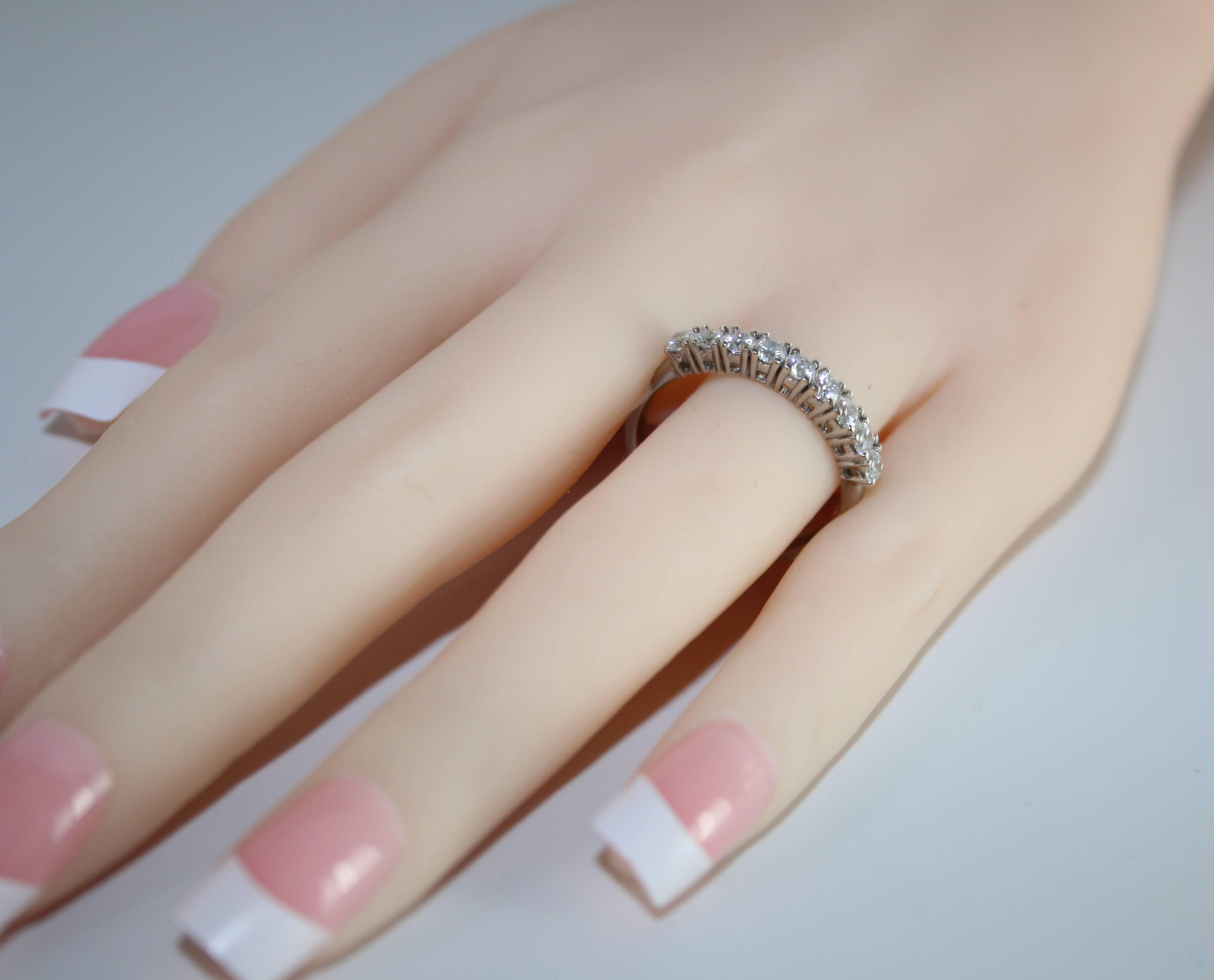0,90 Karat Diamant-Halbbandring mit neun Steinen im Zustand „Hervorragend“ im Angebot in New York, NY