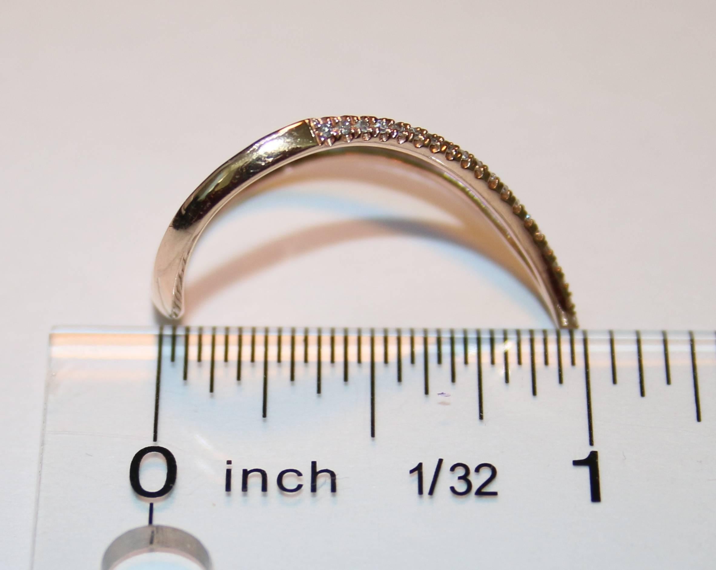 0.40 Carat Diamond V Shape Gold Ring In New Condition For Sale In New York, NY